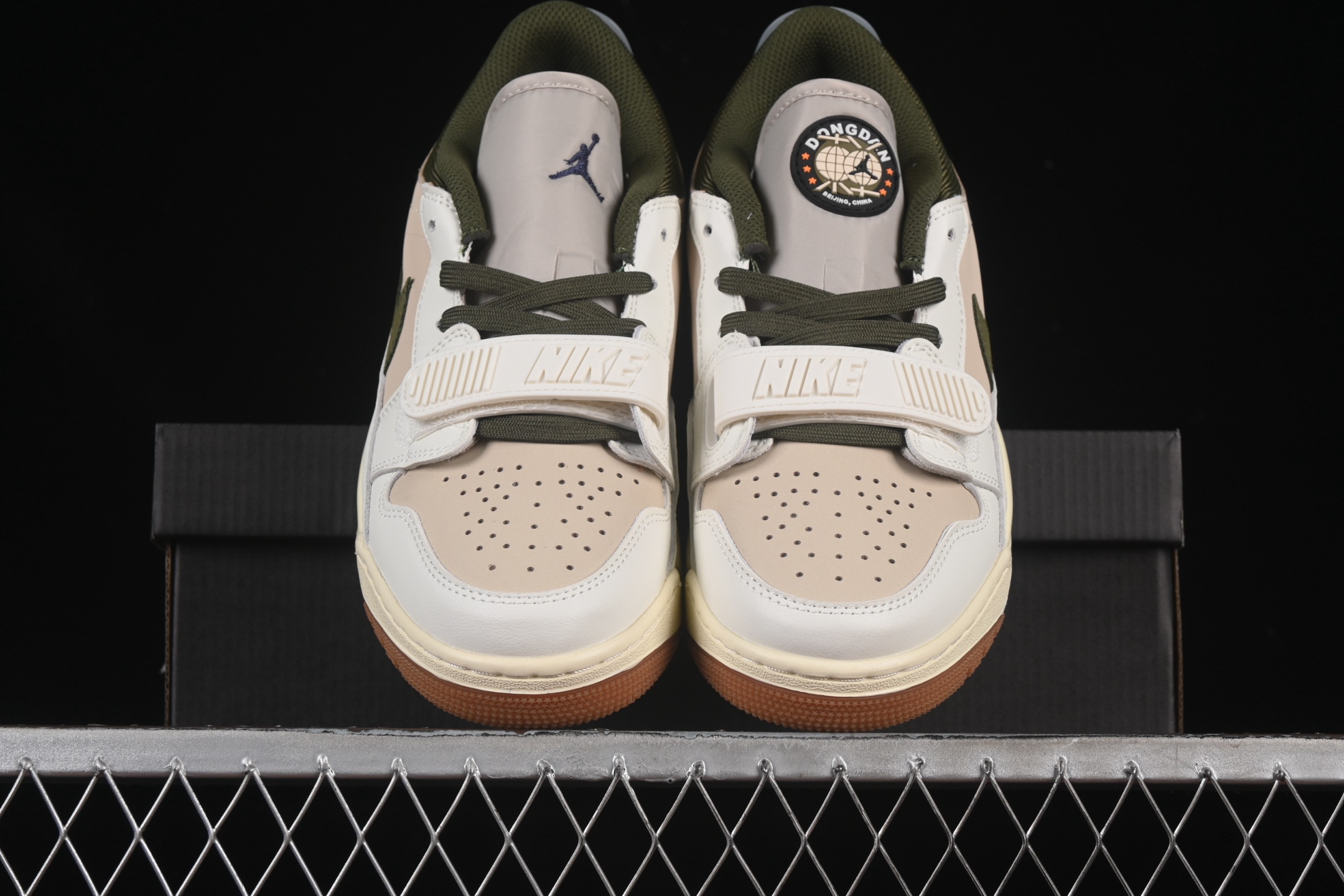 💰240公司级💰280纯原
Air Jordan Legacy 312 Low AJ312 乔312 头层 魔术贴三合一板鞋 IB8856-121
尺码:36 36.5 37.5 38 38.5 39 40 40.5 41 42 42.5 43 44 44.5 45 46 ZZC3