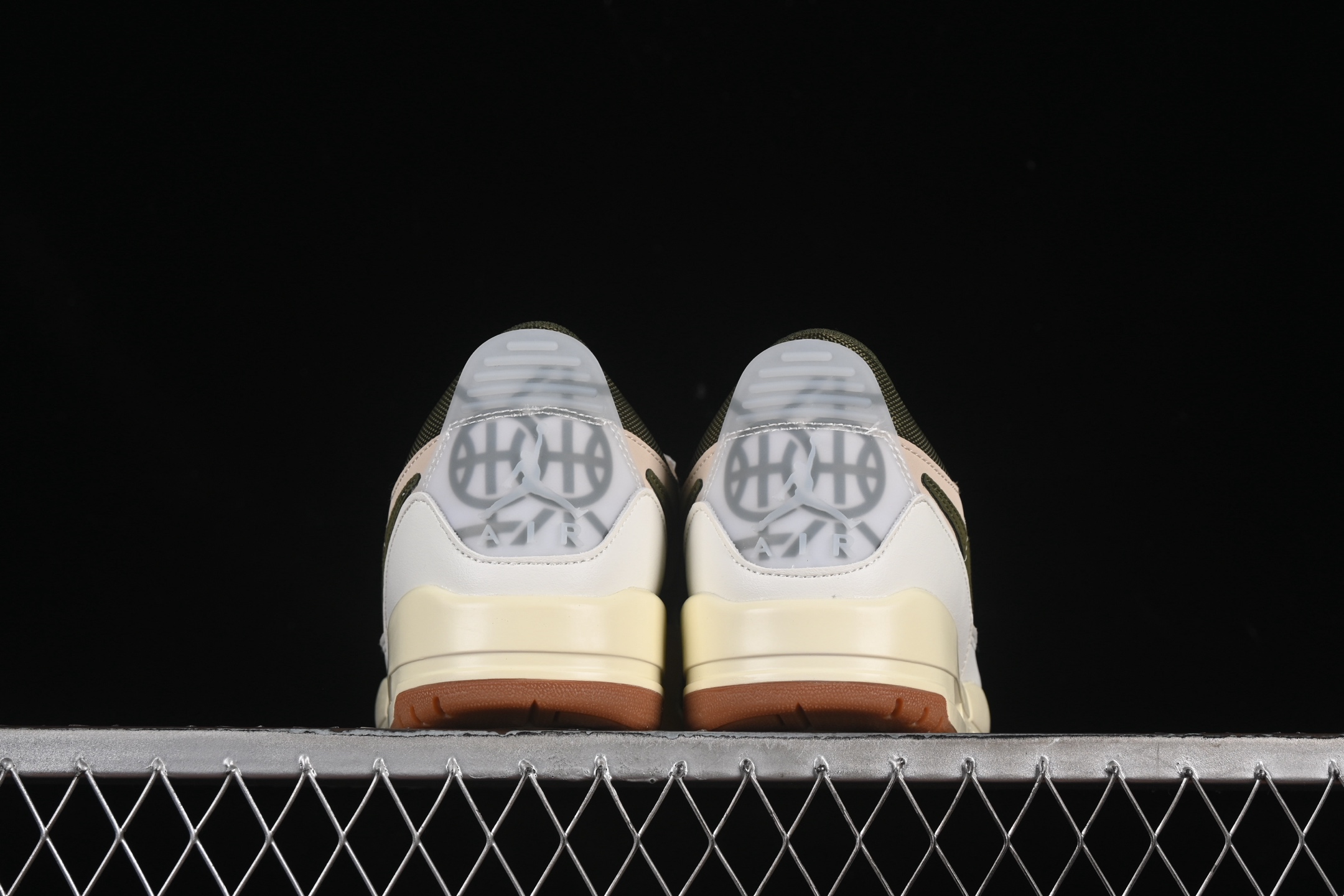 💰240公司级💰280纯原
Air Jordan Legacy 312 Low AJ312 乔312 头层 魔术贴三合一板鞋 IB8856-121
尺码:36 36.5 37.5 38 38.5 39 40 40.5 41 42 42.5 43 44 44.5 45 46 ZZC3