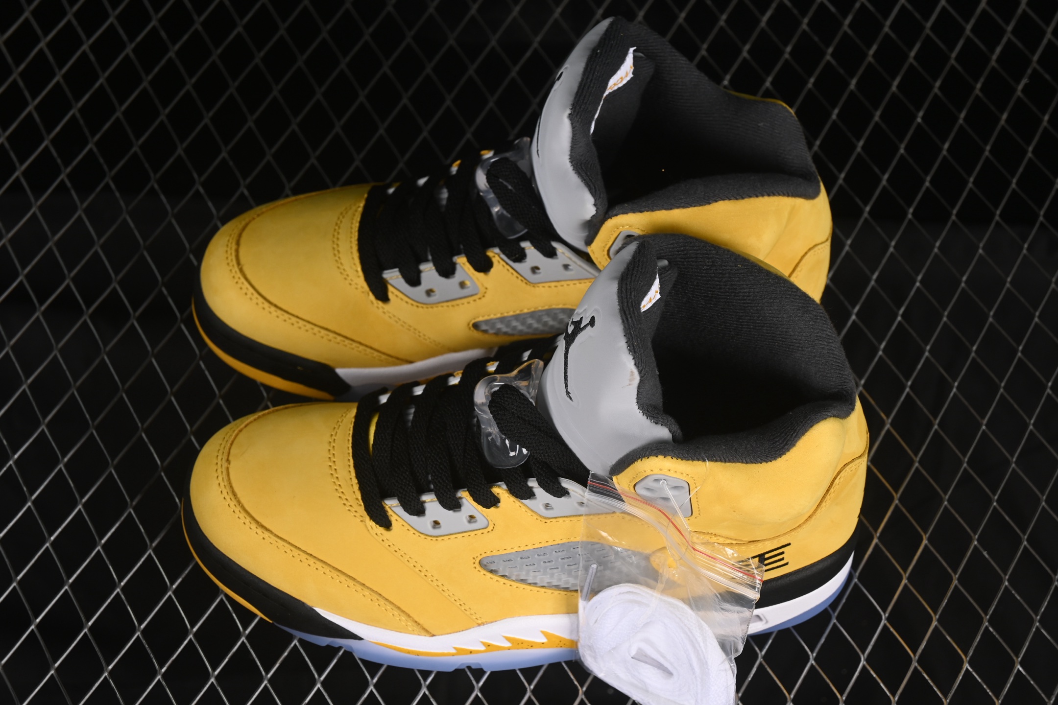 💰380纯原
 Air Jordan 5 Retro "Tokyo" AJ5 乔5东京限定 头层篮球鞋 IO3372-700
尺码：40 40.5 41 42 42.5 43 44 44.5 45 46 47.5 48.5 LTE5