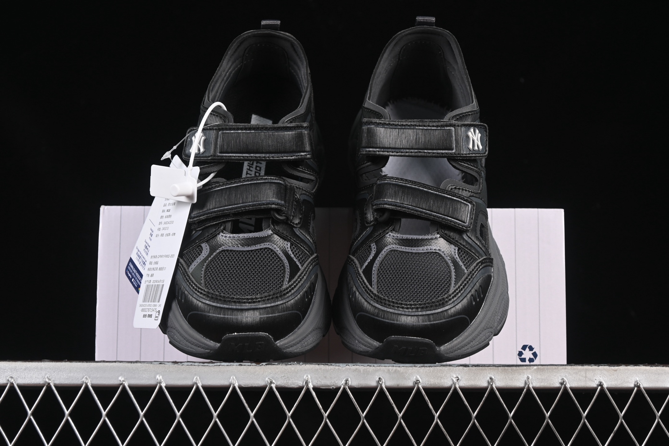 💰220纯原
 NY MLB Ace Runner Mask Jane 纽约洋基队 夏季休闲凉鞋 3ASDACE5350BKS
尺码：35 36 36.5 37.5 38 38.5 39 40 40.5 41 42 42.5 43 44 N.C3