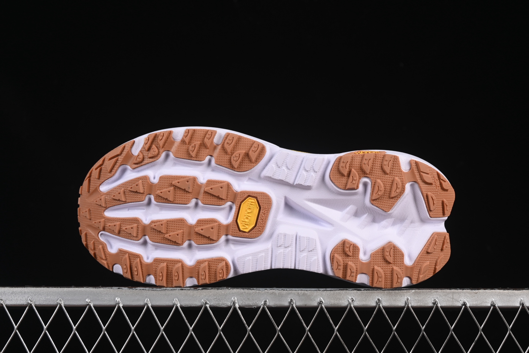 💰240纯原
Hoka Mafate Speed X 马法特厚底轻量山地跑步鞋 1161990 ZTM
#超轻量中底全部用料过3C认证! 滚动平衡科技减少33%能量消耗 !外底韧弹感十足的EVA泡绵,结合Vibram橡胶大底,性能稳定输出,无论是平时穿着还是在潮湿的梅雨季节跑步,都是非常优秀的搭配。
尺码:36 36.5 37 38 38.5 39 40 40.5 41 42 42.5 43 44 45 G.D4