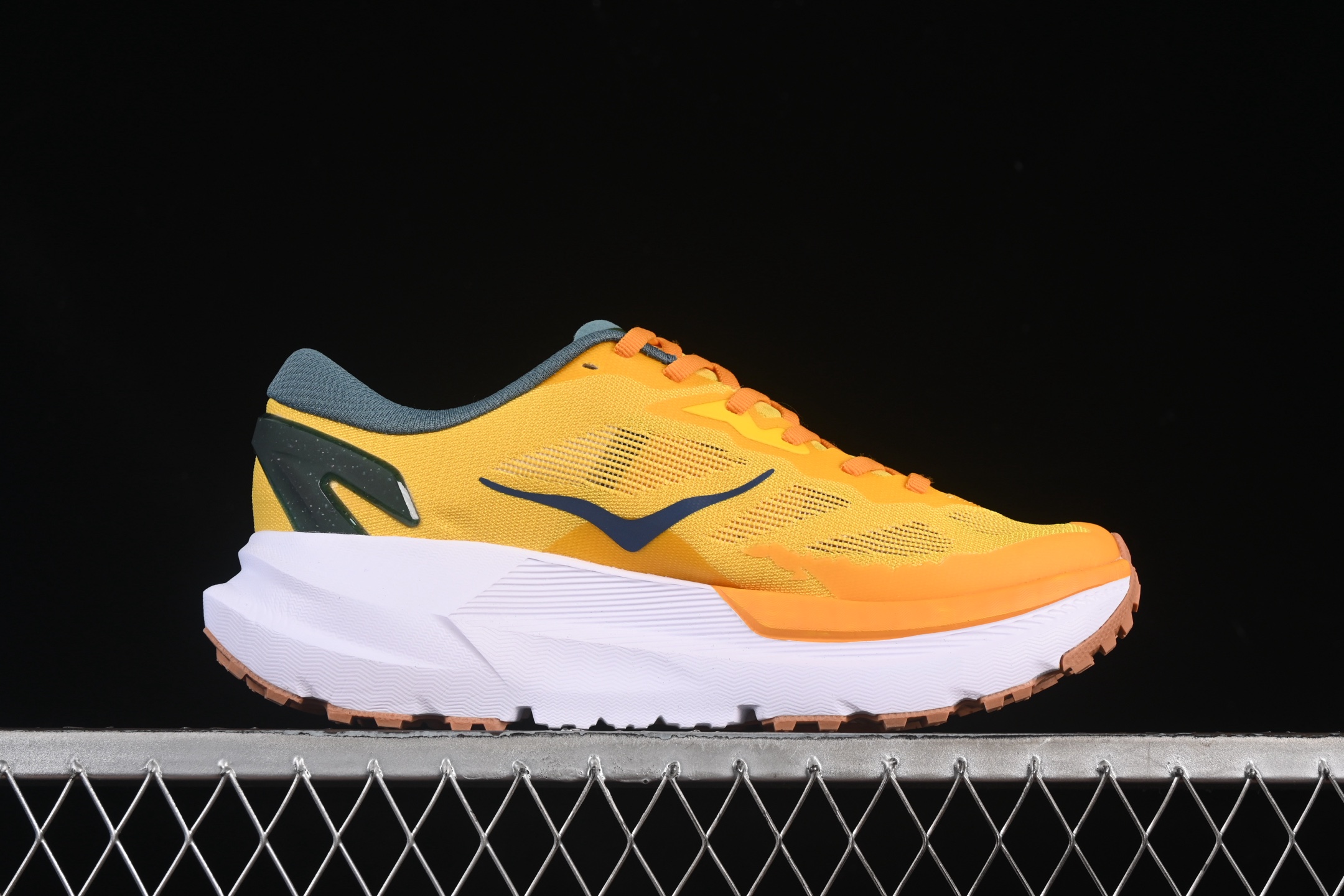 💰240纯原
Hoka Mafate Speed X 马法特厚底轻量山地跑步鞋 1161990 ZTM
#超轻量中底全部用料过3C认证! 滚动平衡科技减少33%能量消耗 !外底韧弹感十足的EVA泡绵,结合Vibram橡胶大底,性能稳定输出,无论是平时穿着还是在潮湿的梅雨季节跑步,都是非常优秀的搭配。
尺码:36 36.5 37 38 38.5 39 40 40.5 41 42 42.5 43 44 45 G.D4