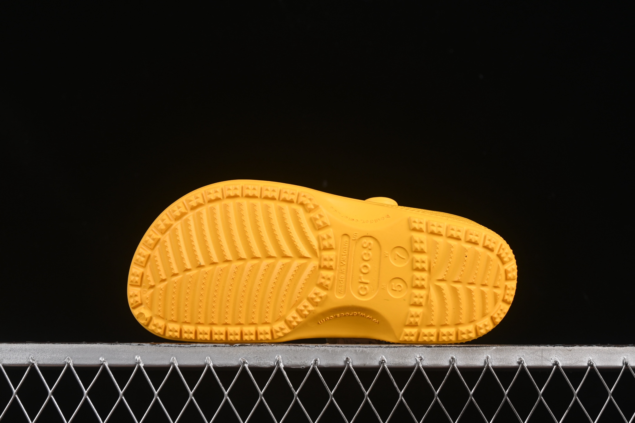 💰150纯原
Crocs 卡骆驰 明星上脚同款 经夏季经典两用沙滩洞洞鞋 凉鞋拖鞋
#如需配件+￥20 #东莞原厂 欧洲订单 无盒软包 同步官方尺码
尺码：M4（36-37） M5（37-38）M6（38-39）M7（39-40）标准码 B.D4