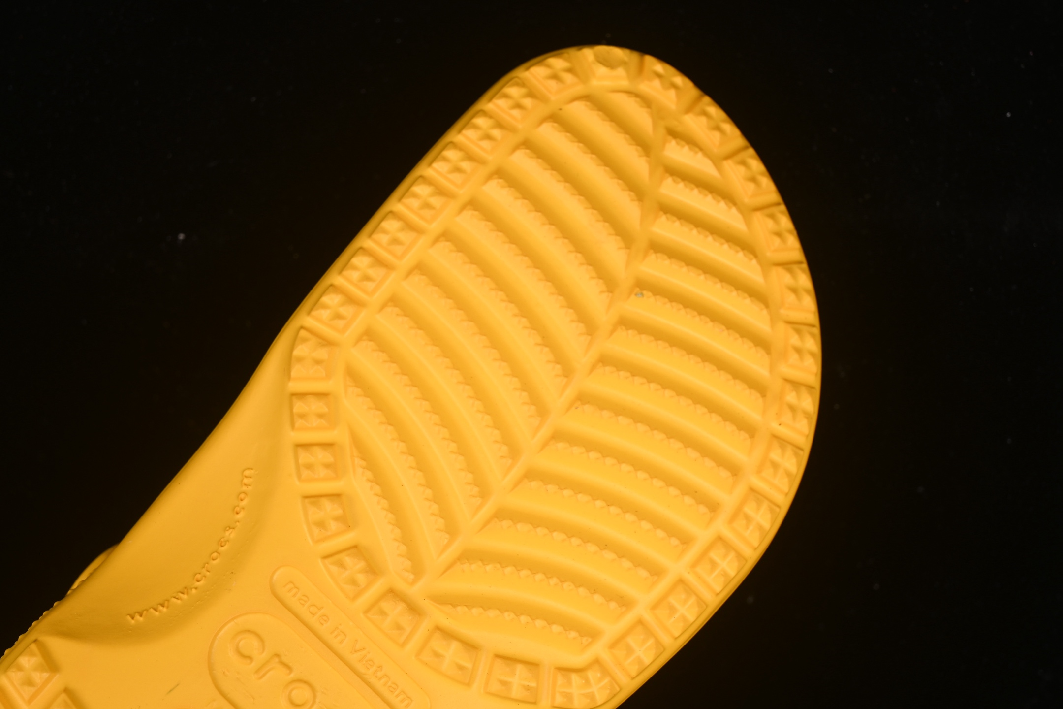 💰150纯原
Crocs 卡骆驰 明星上脚同款 经夏季经典两用沙滩洞洞鞋 凉鞋拖鞋
#如需配件+￥20 #东莞原厂 欧洲订单 无盒软包 同步官方尺码
尺码：M4（36-37） M5（37-38）M6（38-39）M7（39-40）标准码 B.D4