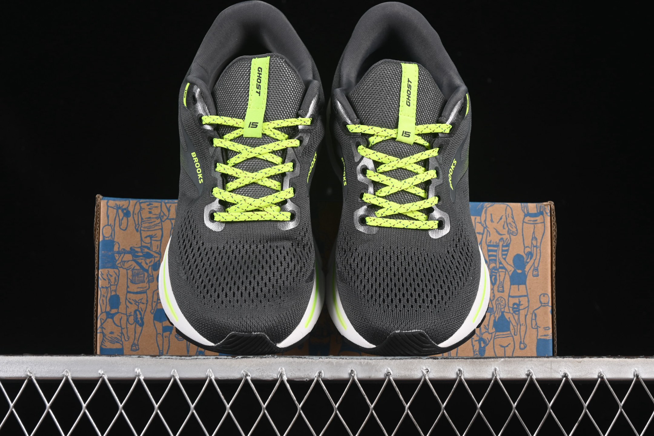 💰240纯原
Brooks Ghost 15 布鲁克斯 幽灵15系列低帮透气缓震支撑休闲运动慢跑鞋 1103931D076
#采用改进工程空气网眼组合热熔工艺 鞋面材质搭载DNA LOFT V2密度泡棉缓震系统 中底外置防滑耐磨橡胶底片 回归个性化跑姿
尺码:36 36.5 37.5 38 38.5 39 40 40.5 41 42 42.5 43 44 44.5 45 46 9.D4