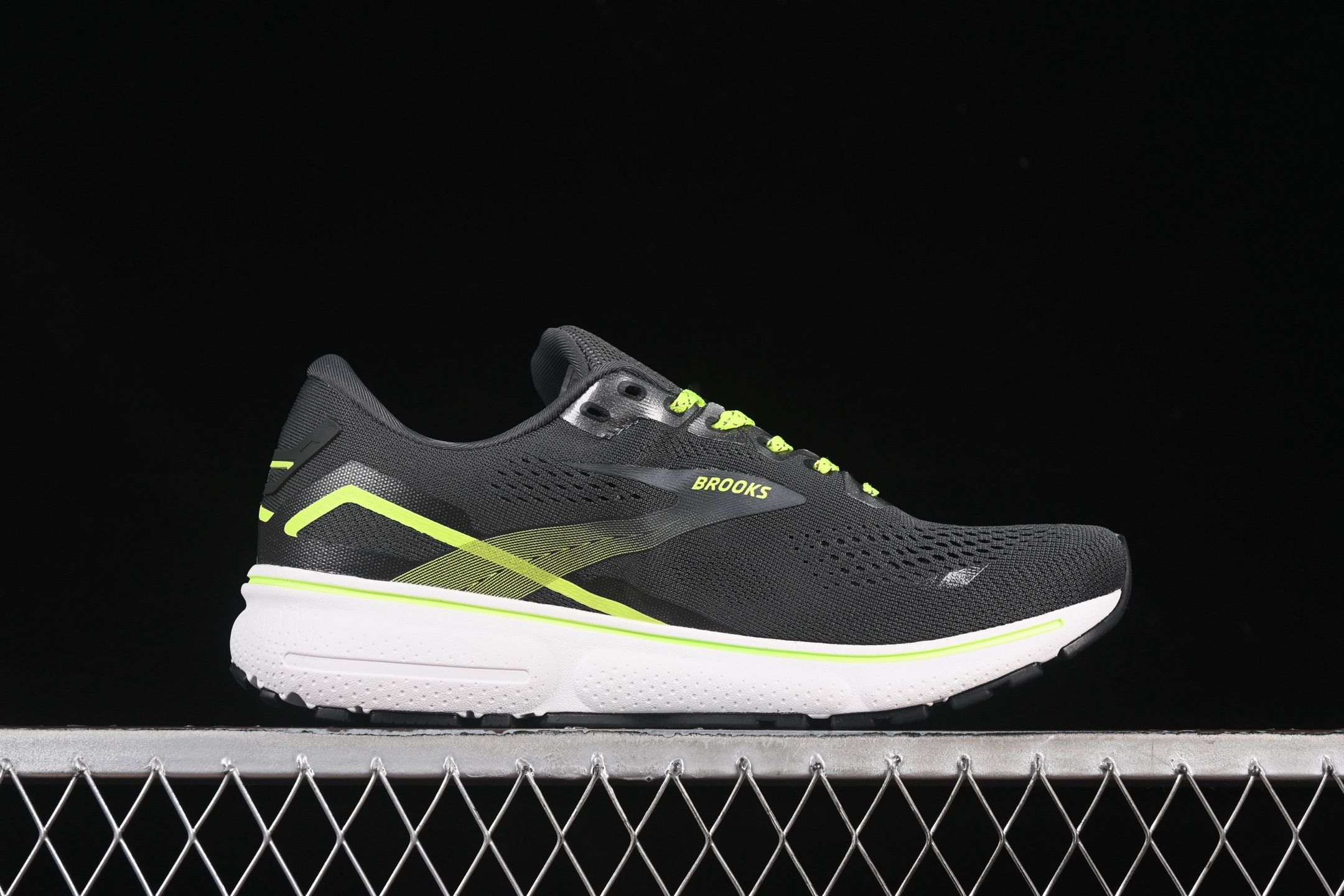 💰240纯原
Brooks Ghost 15 布鲁克斯 幽灵15系列低帮透气缓震支撑休闲运动慢跑鞋 1103931D076
#采用改进工程空气网眼组合热熔工艺 鞋面材质搭载DNA LOFT V2密度泡棉缓震系统 中底外置防滑耐磨橡胶底片 回归个性化跑姿
尺码:36 36.5 37.5 38 38.5 39 40 40.5 41 42 42.5 43 44 44.5 45 46 9.D4
