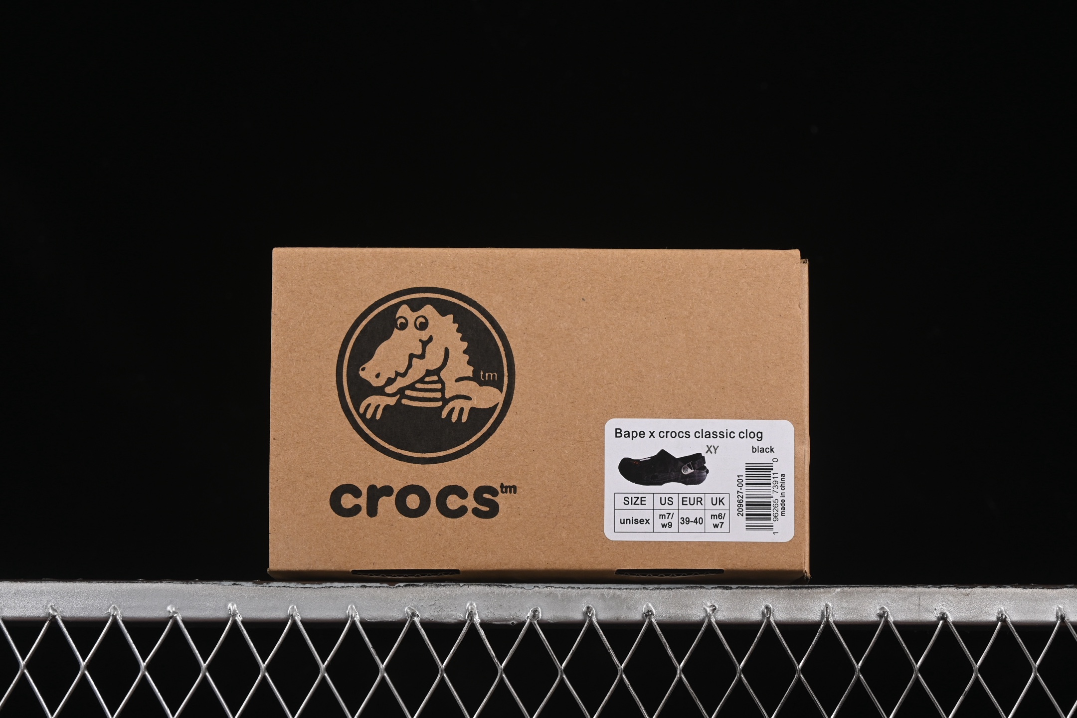💰180纯原
 Bape x Crocs Classic Clog 卡骆驰猿人头联名迷彩印花舒适百搭洞洞鞋
尺码：M4（36-37） M5（37-38）M6（38-39）M7（39-40）M8（41-42）M9（42-43）M10（43-44）M11（45-46）标准码 B.D4