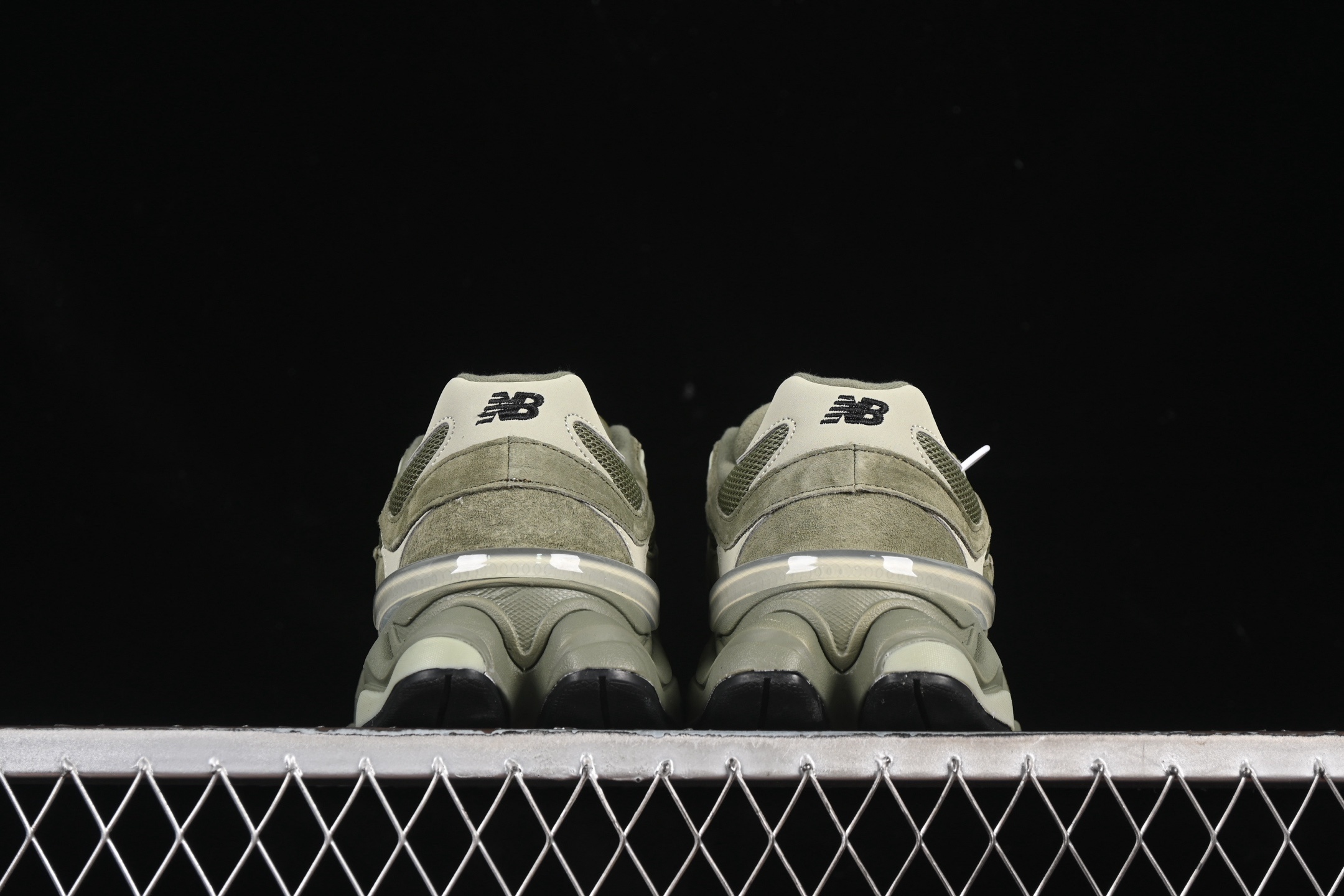 纯原 New Balance NB9060 联名款 复古休闲运动慢跑鞋 U9060ZGD
#鞋款灵感