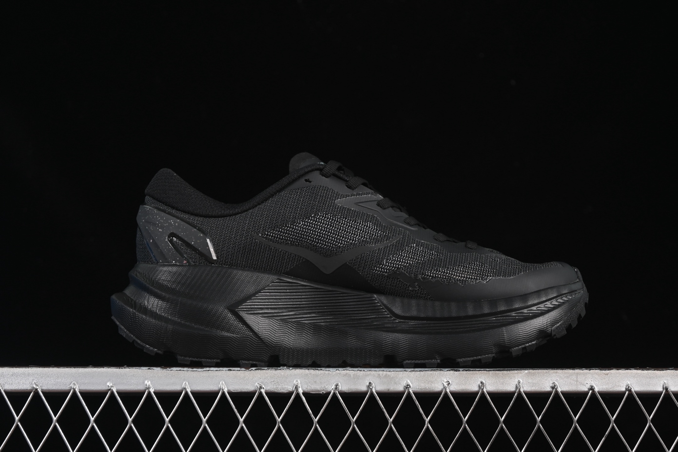 💰240纯原
Hoka Mafate Speed X 马法特厚底轻量山地跑步鞋 1161997 BBLC
#超轻量中底全部用料过3C认证! 滚动平衡科技减少33%能量消耗 !外底韧弹感十足的EVA泡绵,结合Vibram橡胶大底,性能稳定输出,无论是平时穿着还是在潮湿的梅雨季节跑步,都是非常优秀的搭配。
尺码:36 36.5 37 38 38.5 39 40 40.5 41 42 42.5 43 44 45 G.D4