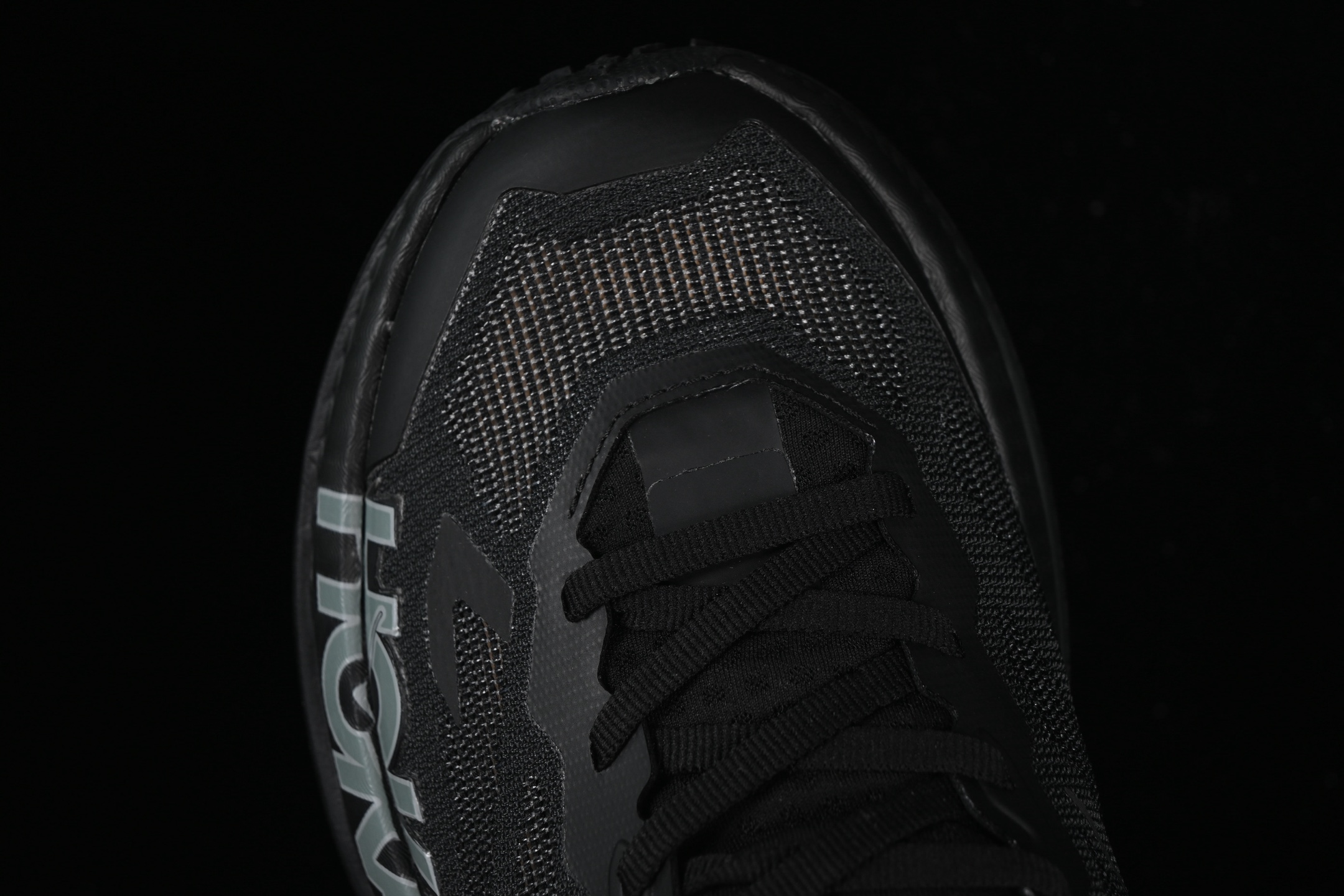 💰240纯原
Hoka Mafate Speed X 马法特厚底轻量山地跑步鞋 1161997 BBLC
#超轻量中底全部用料过3C认证! 滚动平衡科技减少33%能量消耗 !外底韧弹感十足的EVA泡绵,结合Vibram橡胶大底,性能稳定输出,无论是平时穿着还是在潮湿的梅雨季节跑步,都是非常优秀的搭配。
尺码:36 36.5 37 38 38.5 39 40 40.5 41 42 42.5 43 44 45 G.D4