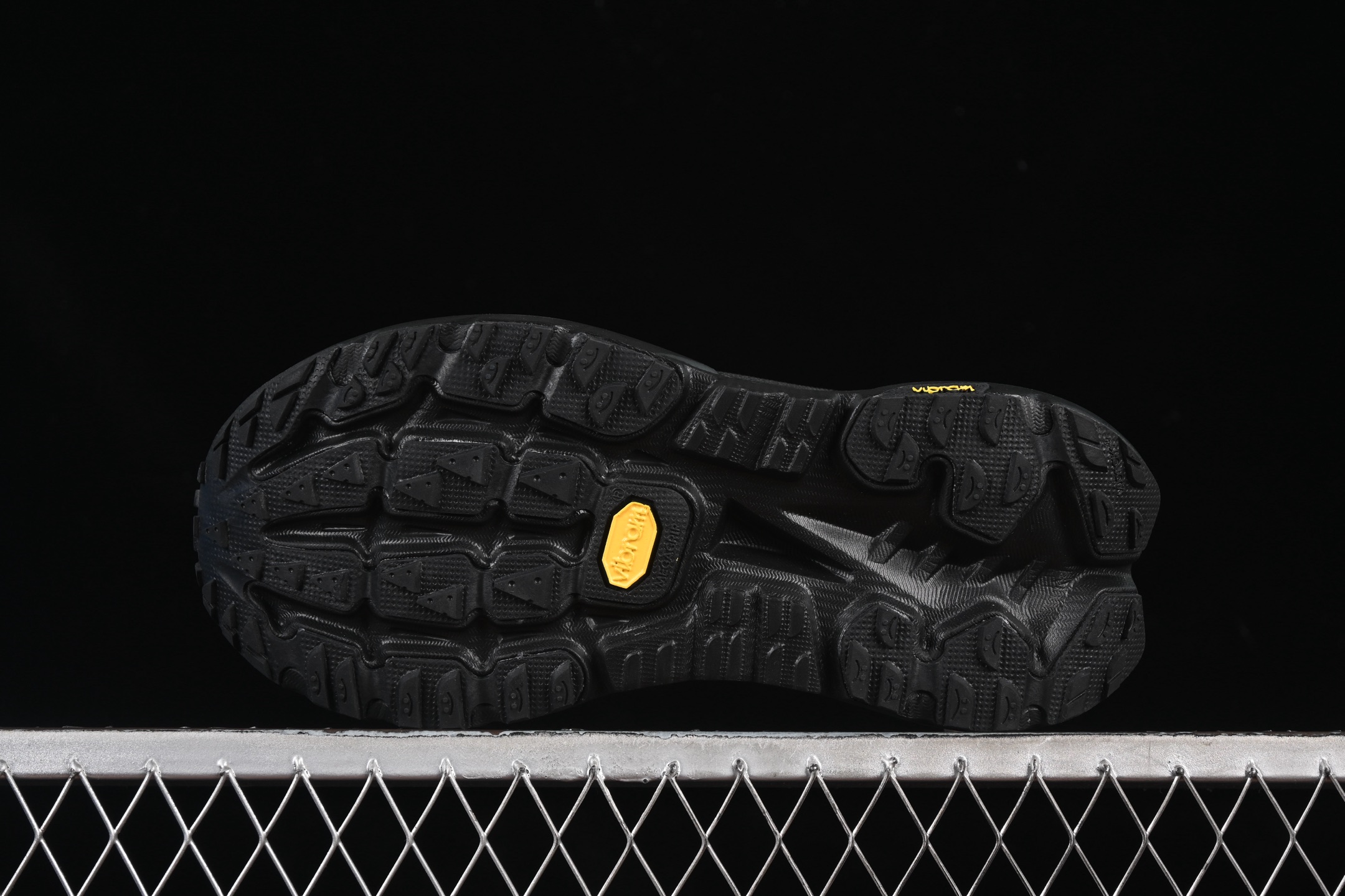 💰240纯原
Hoka Mafate Speed X 马法特厚底轻量山地跑步鞋 1161997 BBLC
#超轻量中底全部用料过3C认证! 滚动平衡科技减少33%能量消耗 !外底韧弹感十足的EVA泡绵,结合Vibram橡胶大底,性能稳定输出,无论是平时穿着还是在潮湿的梅雨季节跑步,都是非常优秀的搭配。
尺码:36 36.5 37 38 38.5 39 40 40.5 41 42 42.5 43 44 45 G.D4