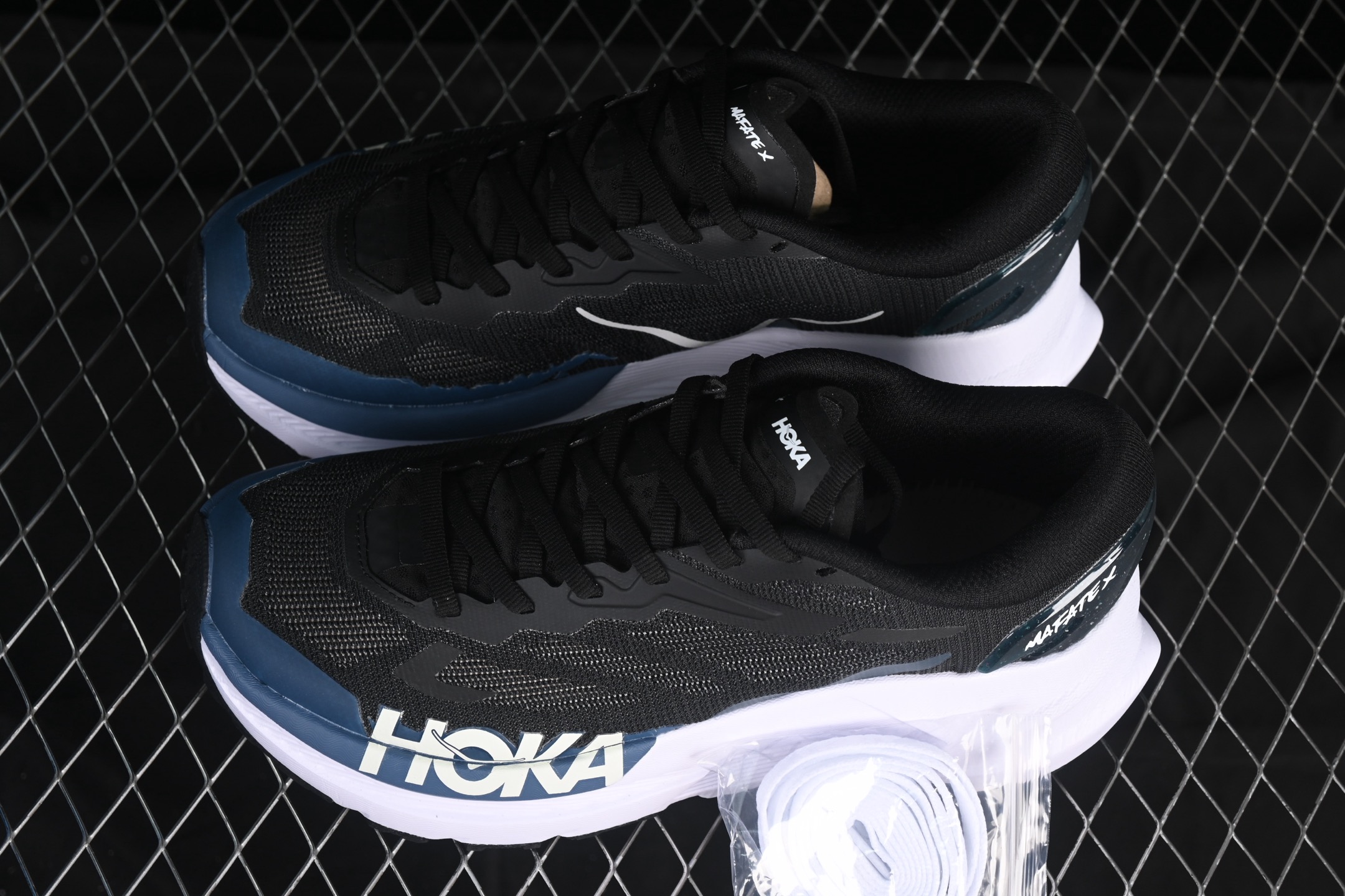 💰240纯原
 Hoka Mafate Speed X 马法特厚底轻量山地跑步鞋 1161995 BYST
#超轻量中底全部用料过3C认证！ 滚动平衡科技减少33%能量消耗 ！外底韧弹感十足的EVA泡绵，结合Vibram橡胶大底，性能稳定输出，无论是平时穿着还是在潮湿的梅雨季节跑步，都是非常优秀的搭配。
尺码：36 36.5 37 38 38.5 39 40 40.5 41 42 42.5 43 44 45 G.D4