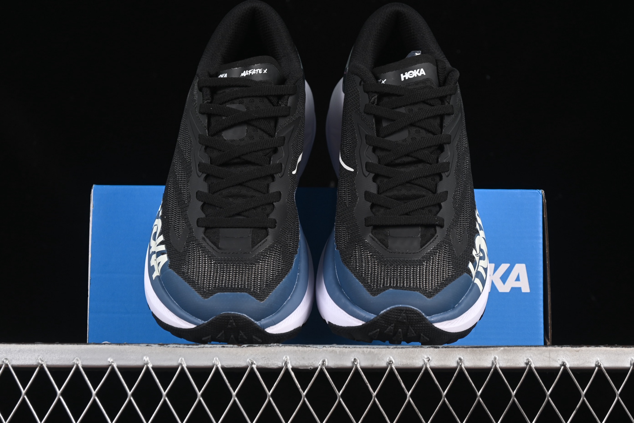 💰240纯原
 Hoka Mafate Speed X 马法特厚底轻量山地跑步鞋 1161995 BYST
#超轻量中底全部用料过3C认证！ 滚动平衡科技减少33%能量消耗 ！外底韧弹感十足的EVA泡绵，结合Vibram橡胶大底，性能稳定输出，无论是平时穿着还是在潮湿的梅雨季节跑步，都是非常优秀的搭配。
尺码：36 36.5 37 38 38.5 39 40 40.5 41 42 42.5 43 44 45 G.D4