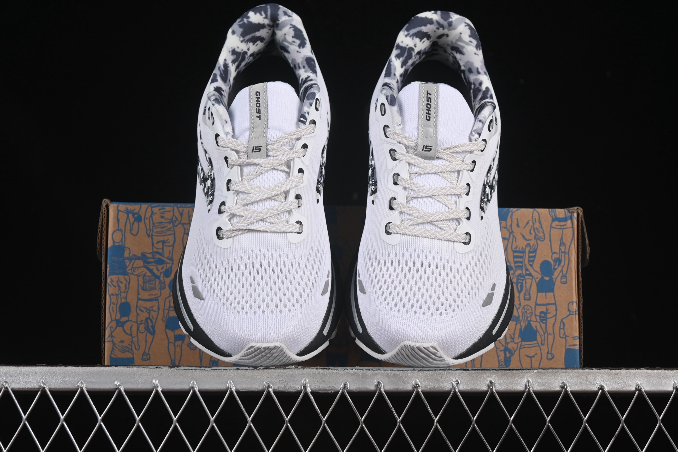 💰240纯原
Brooks Ghost 15 布鲁克斯 幽灵15系列低帮透气缓震支撑休闲运动慢跑鞋 1203801B149
#采用改进工程空气网眼组合热熔工艺 鞋面材质搭载DNA LOFT V2密度泡棉缓震系统 中底外置防滑耐磨橡胶底片 回归个性化跑姿
尺码:36 36.5 37.5 38 38.5 39 40 40.5 41 42 42.5 43 44 44.5 45 46 9.D4