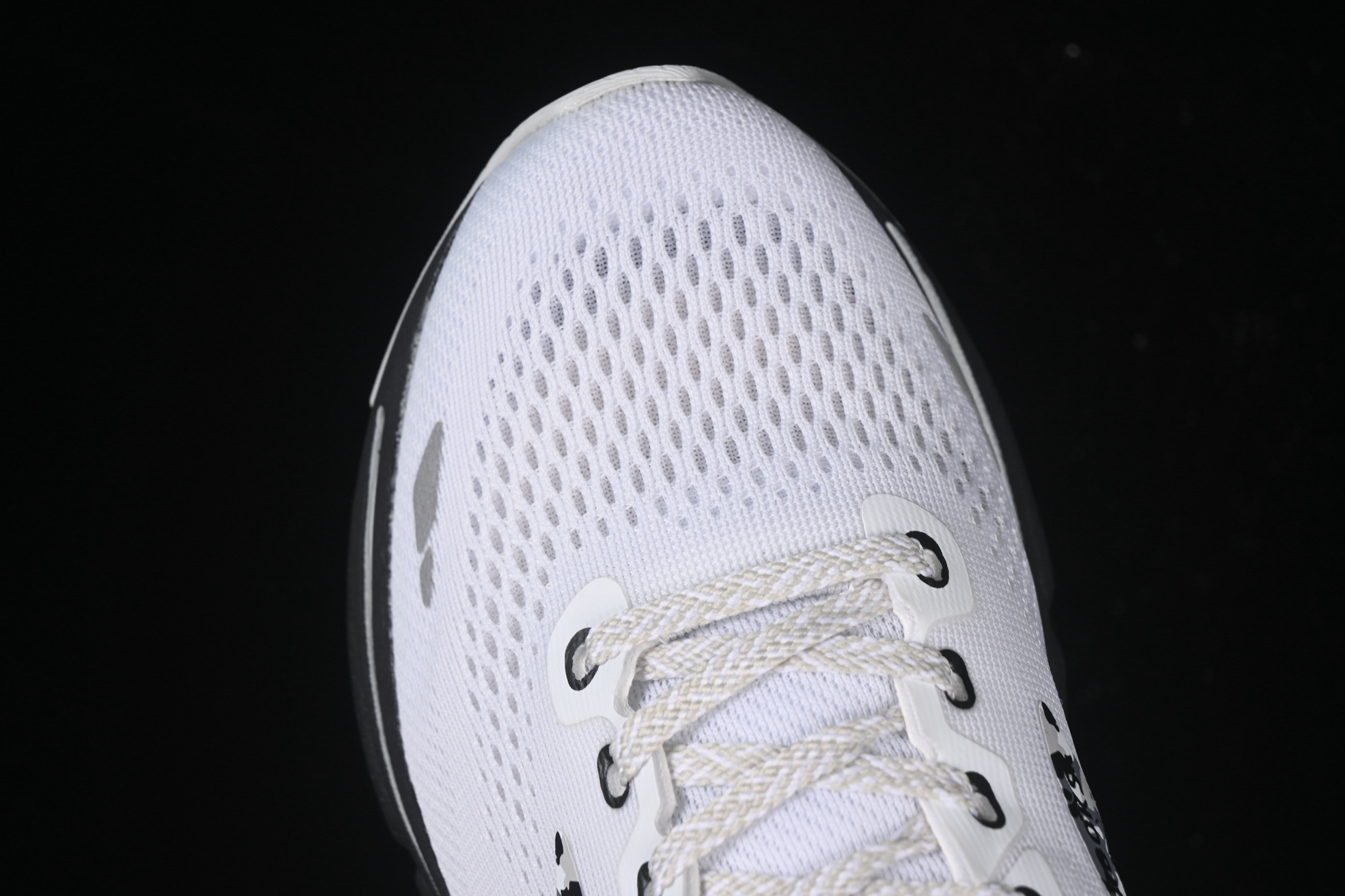 💰240纯原
Brooks Ghost 15 布鲁克斯 幽灵15系列低帮透气缓震支撑休闲运动慢跑鞋 1203801B149
#采用改进工程空气网眼组合热熔工艺 鞋面材质搭载DNA LOFT V2密度泡棉缓震系统 中底外置防滑耐磨橡胶底片 回归个性化跑姿
尺码:36 36.5 37.5 38 38.5 39 40 40.5 41 42 42.5 43 44 44.5 45 46 9.D4