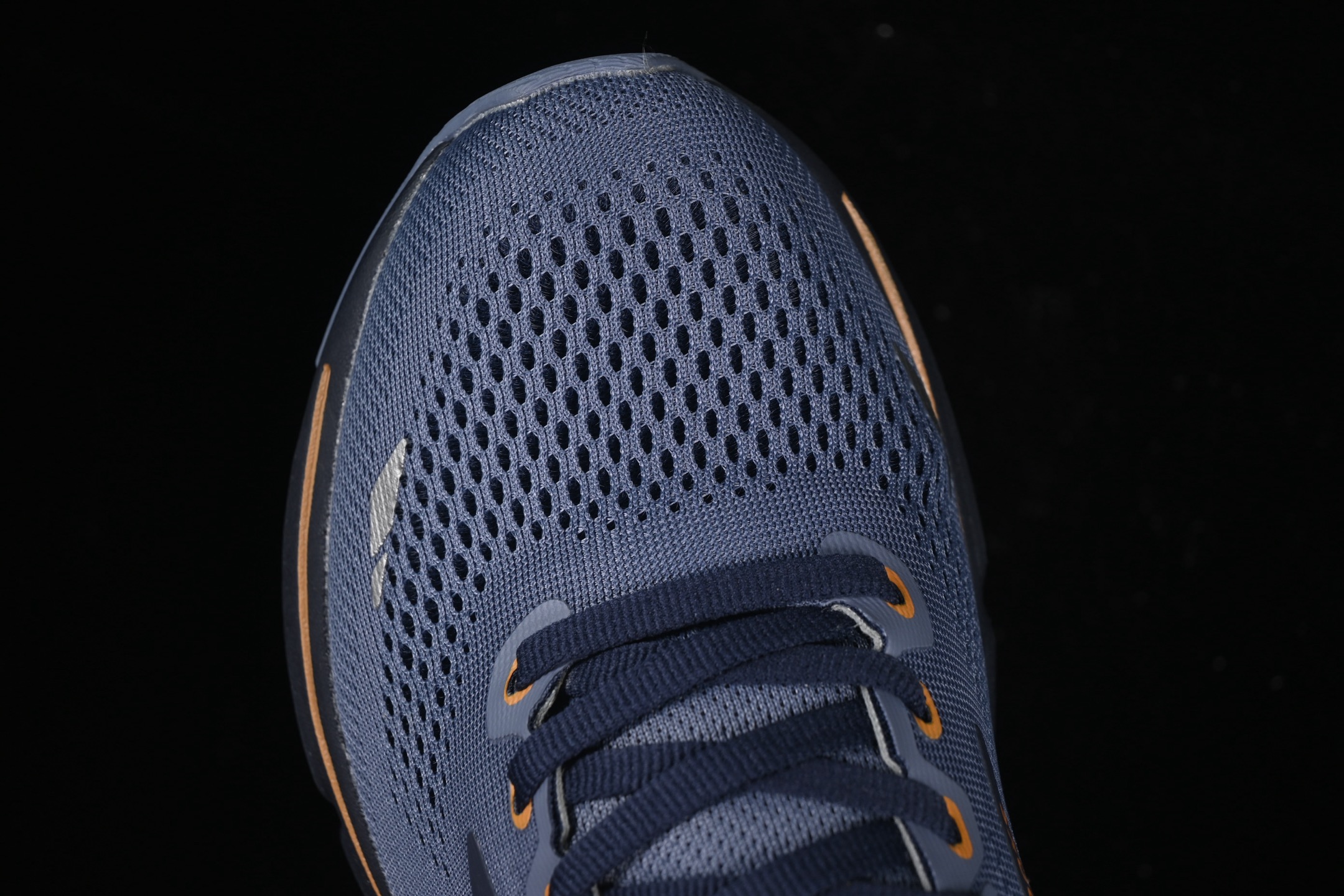 💰240纯原
Brooks Ghost 15 布鲁克斯 幽灵15系列低帮透气缓震支撑休闲运动慢跑鞋 1103931D025
#采用改进工程空气网眼组合热熔工艺 鞋面材质搭载DNA LOFT V2密度泡棉缓震系统 中底外置防滑耐磨橡胶底片 回归个性化跑姿
尺码:36 36.5 37.5 38 38.5 39 40 40.5 41 42 42.5 43 44 44.5 45 46 9.D4