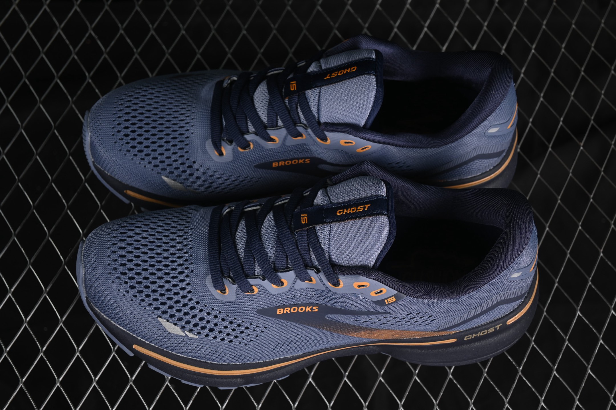 💰240纯原
Brooks Ghost 15 布鲁克斯 幽灵15系列低帮透气缓震支撑休闲运动慢跑鞋 1103931D025
#采用改进工程空气网眼组合热熔工艺 鞋面材质搭载DNA LOFT V2密度泡棉缓震系统 中底外置防滑耐磨橡胶底片 回归个性化跑姿
尺码:36 36.5 37.5 38 38.5 39 40 40.5 41 42 42.5 43 44 44.5 45 46 9.D4