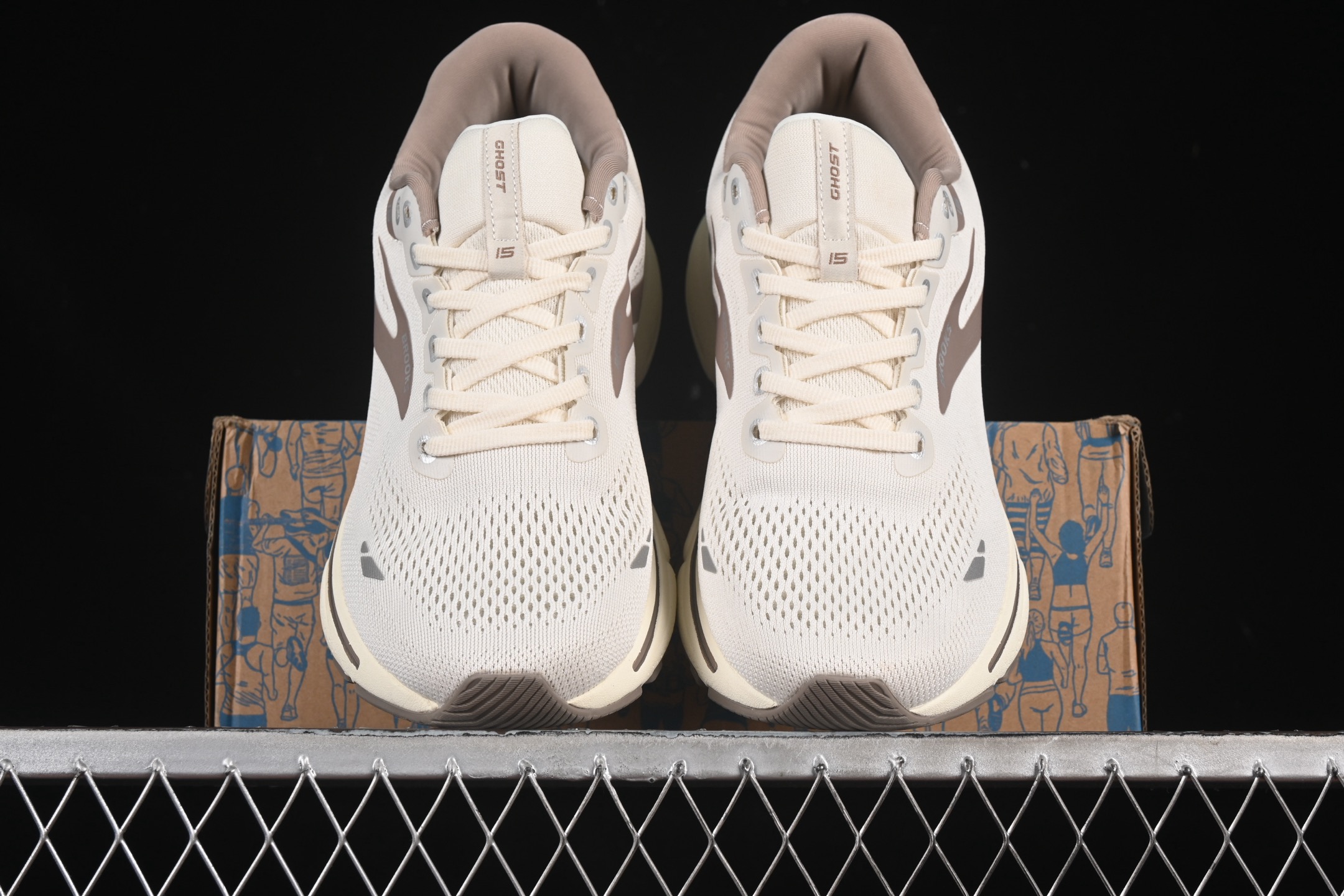 💰240纯原
Brooks Ghost 15 布鲁克斯 幽灵15系列低帮透气缓震支撑休闲运动慢跑鞋 1103931D112
#采用改进工程空气网眼组合热熔工艺 鞋面材质搭载DNA LOFT V2密度泡棉缓震系统 中底外置防滑耐磨橡胶底片 回归个性化跑姿
尺码:36 36.5 37.5 38 38.5 39 40 40.5 41 42 42.5 43 44 44.5 45 46 9.D4