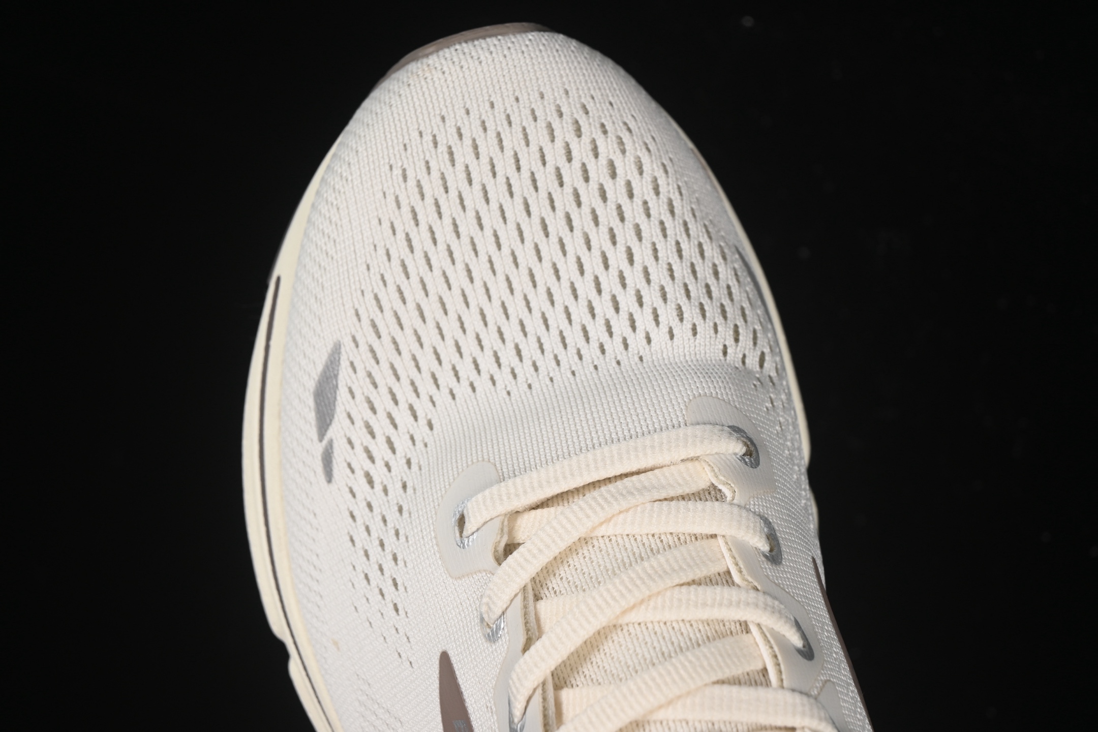 💰240纯原
Brooks Ghost 15 布鲁克斯 幽灵15系列低帮透气缓震支撑休闲运动慢跑鞋 1103931D112
#采用改进工程空气网眼组合热熔工艺 鞋面材质搭载DNA LOFT V2密度泡棉缓震系统 中底外置防滑耐磨橡胶底片 回归个性化跑姿
尺码:36 36.5 37.5 38 38.5 39 40 40.5 41 42 42.5 43 44 44.5 45 46 9.D4