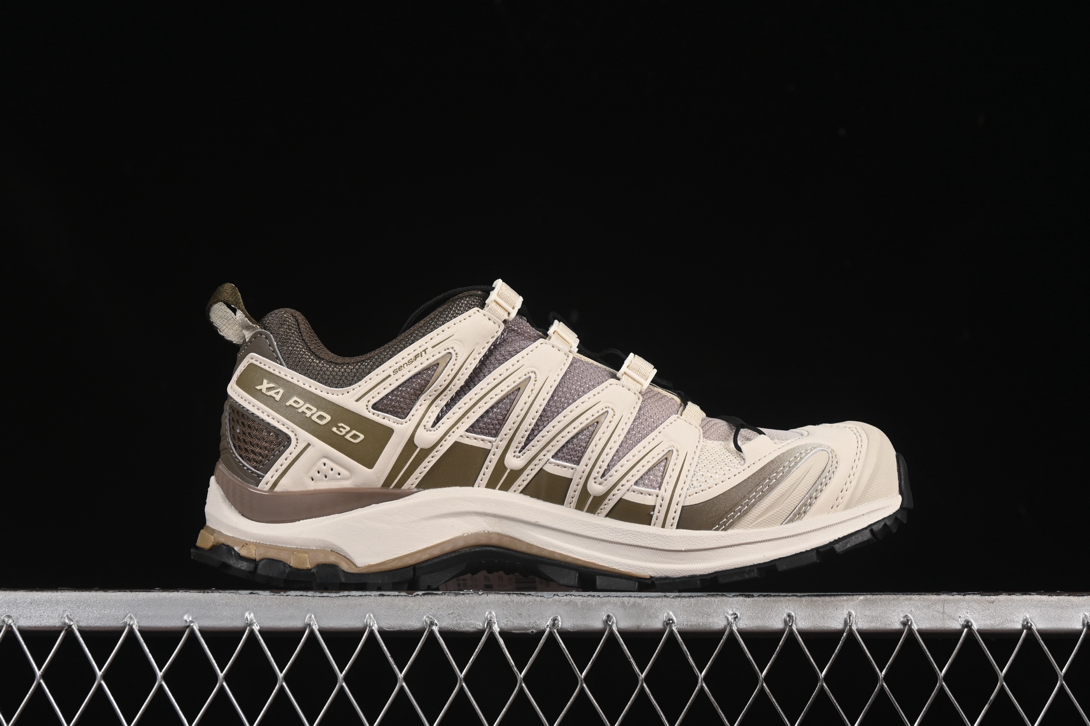 💰360纯原
Salomon XA PRO 3D 萨洛蒙户外越野跑鞋 478848-23
#鞋面采用SENSIFIT贴合技术 全方位贴合包裹脚型 鞋跟部鞋底牵引设计 提供强大的抓地性能 更适应野外崎岖不平的道路 其3D ADVANCED CHASSIS底盘 材料轻量大化 钉齿设计更具稳定性、防护性 鞋底易磨损区运用CONTAGRIP高耐磨材料 应对城市硬质路面长距离跑考验
尺码:36 36.5 37 38 38.5 39 40 40.5 41 42 42.5 43 44 44.5 45 46 HCD4