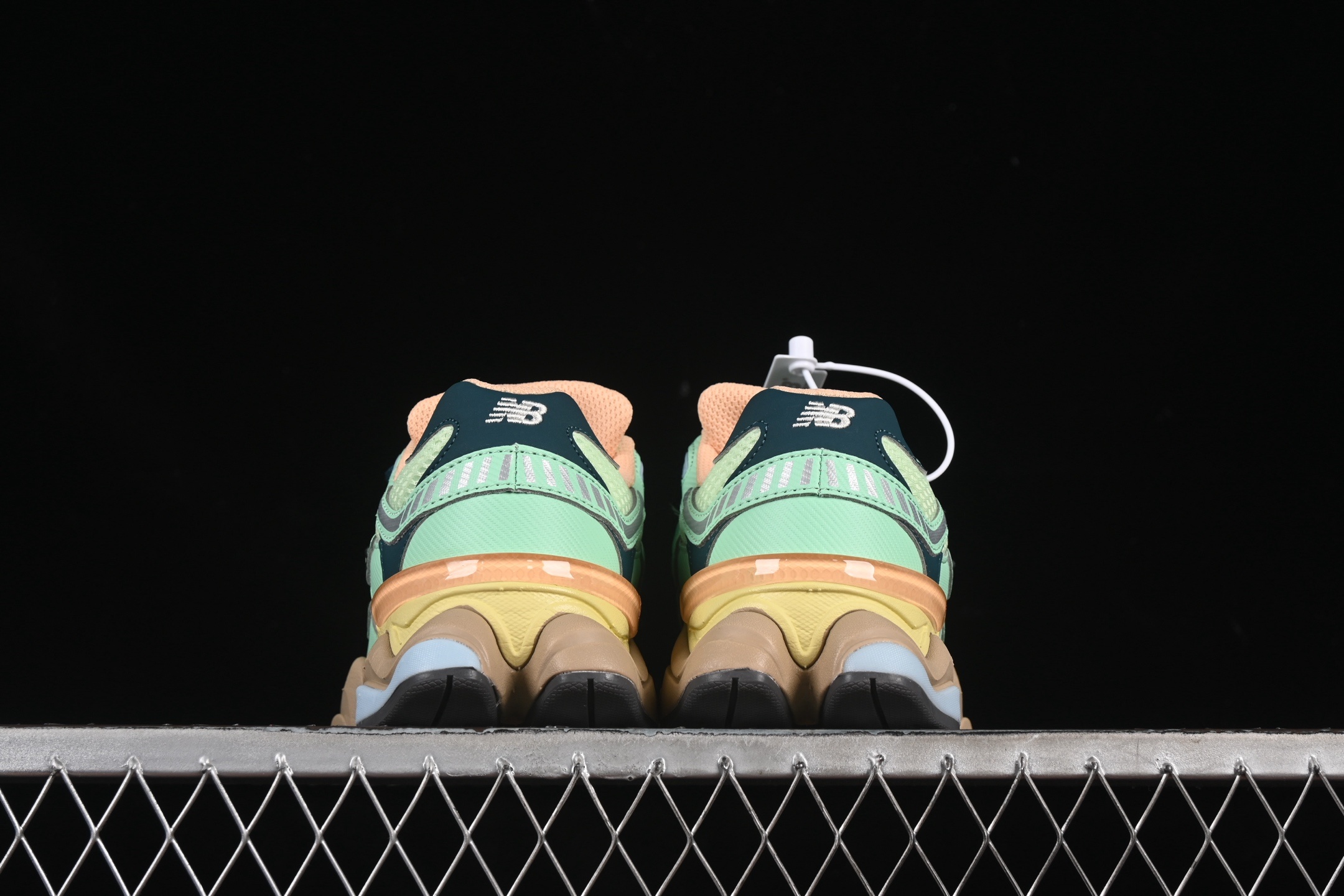 纯原 New Balance NB9060 联名款 复古休闲运动慢跑鞋 U9060TMA
#鞋款灵感