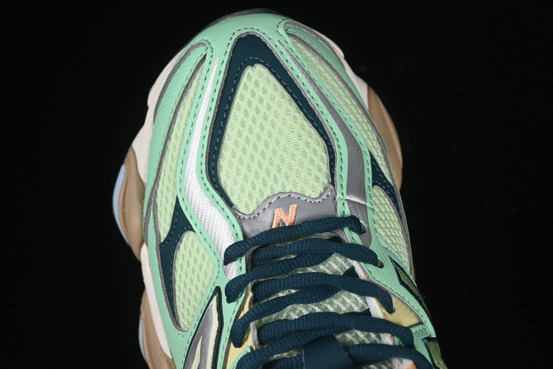纯原 New Balance NB9060 联名款 复古休闲运动慢跑鞋 U9060TMA
#鞋款灵感