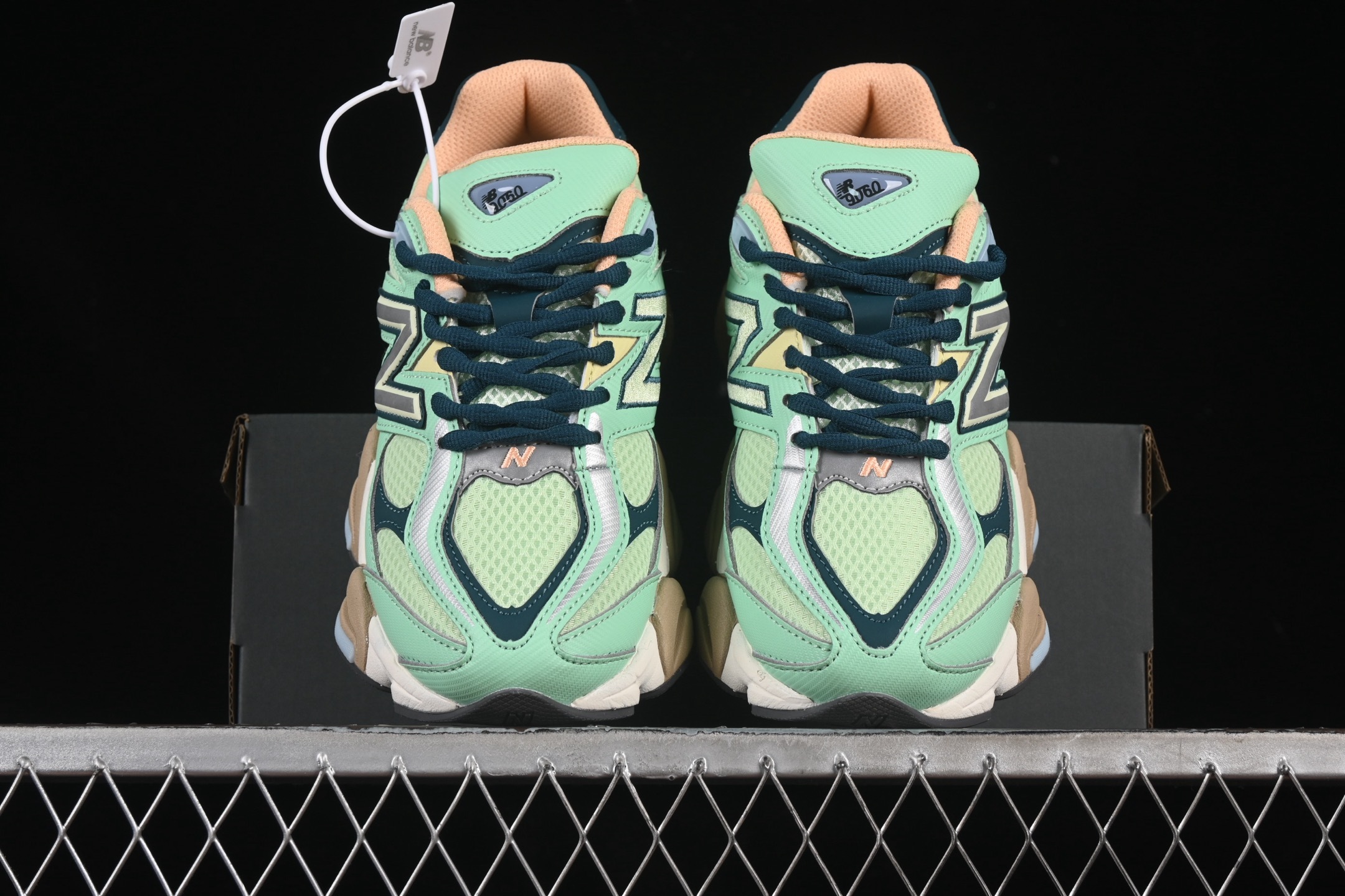 纯原 New Balance NB9060 联名款 复古休闲运动慢跑鞋 U9060TMA
#鞋款灵感