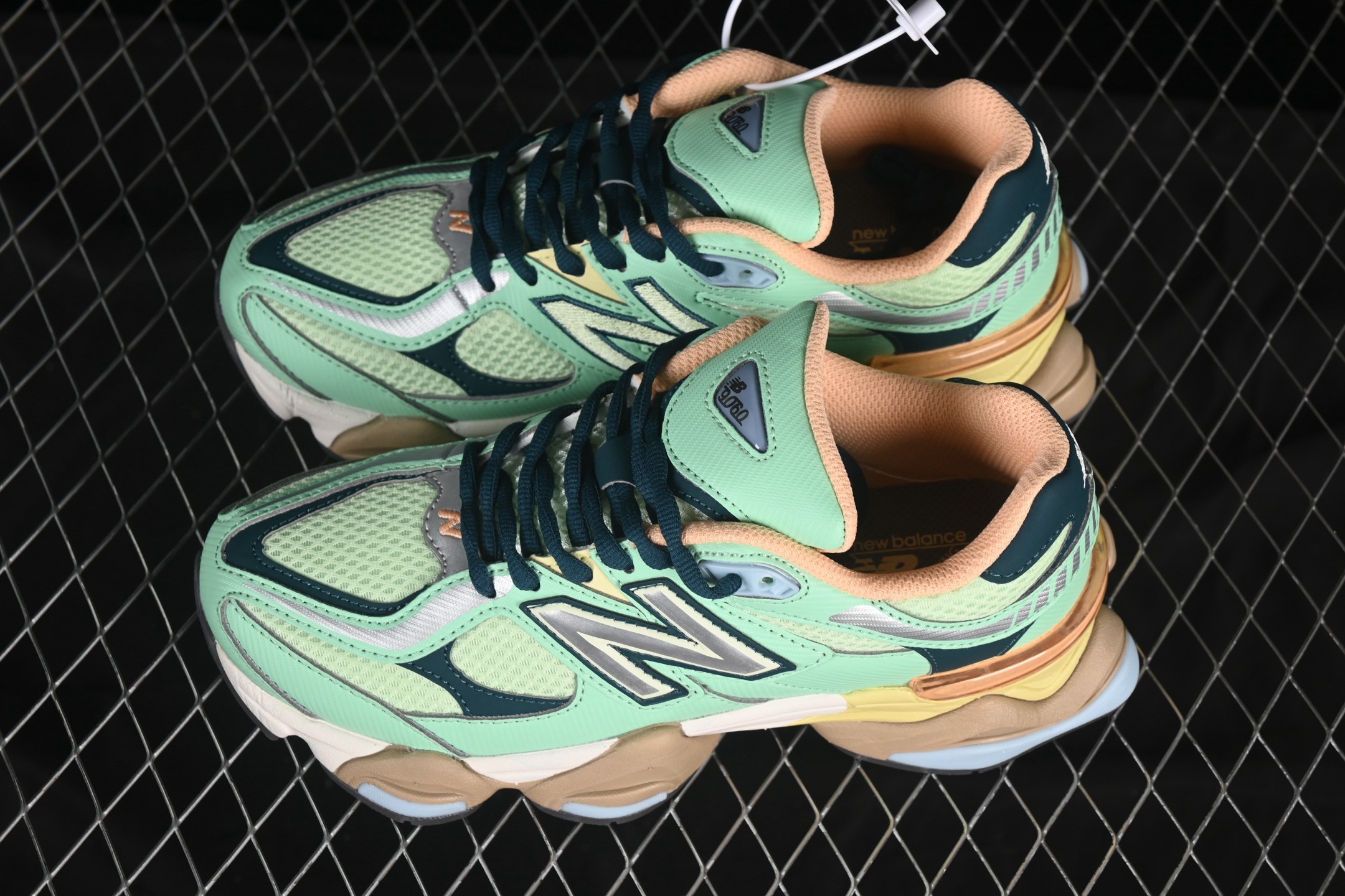 纯原 New Balance NB9060 联名款 复古休闲运动慢跑鞋 U9060TMA
#鞋款灵感