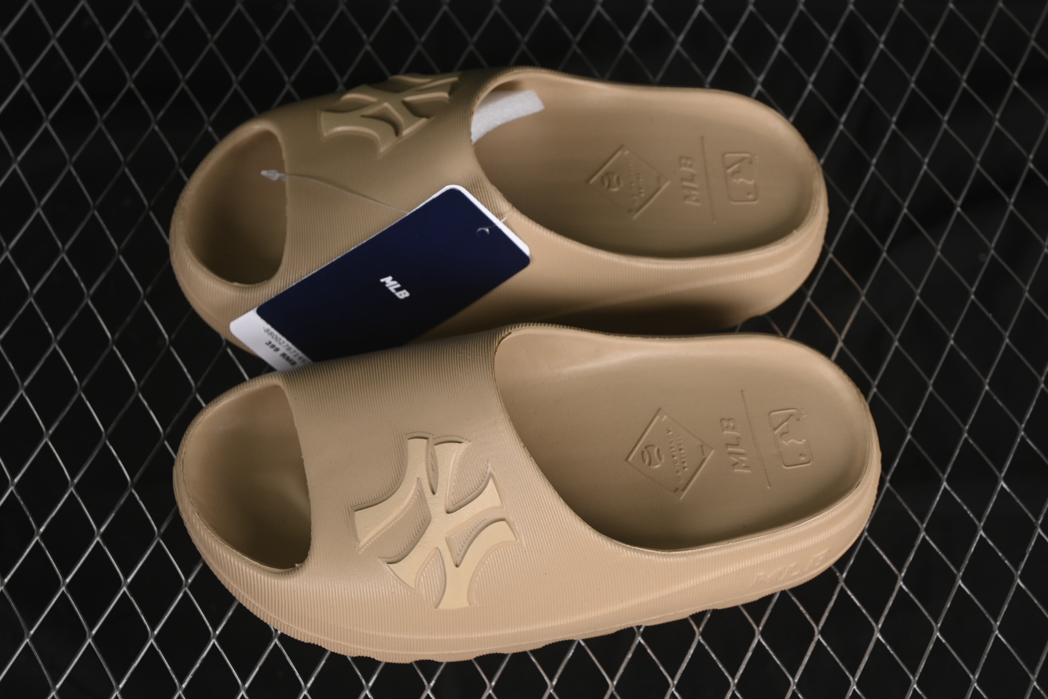 💰160纯原
NY MLB Skipper Slide 纽约洋基队 夏季休闲拖鞋 3ALPS015350SAS
尺码：35 36 36.5 37.5 38 38.5 39 40 40.5 41 42 42.5 43 44 N.C3