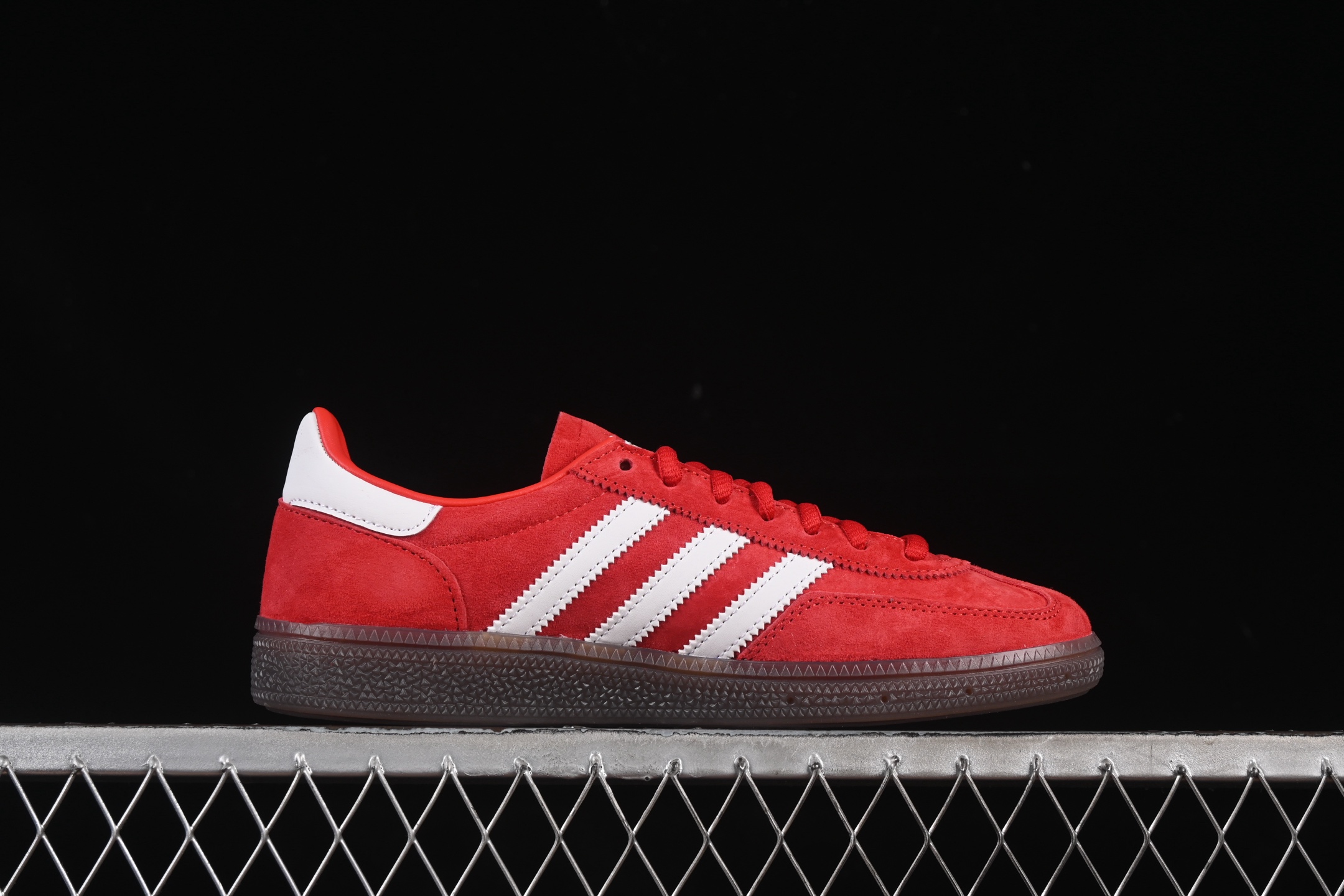 💰200纯原
Adidas Handball Spezial FV1227 阿迪达斯经典复古休闲板鞋
#全鞋采用反毛皮制作 牛筋耐磨大底 承载青春情怀的板鞋 经典三条杠装饰鞋侧 品牌辨识度清晰
尺码:36 36.5 37 38 38.5 39 40 40.5 41 42 42.5 43 44 44.5 45 3.C3