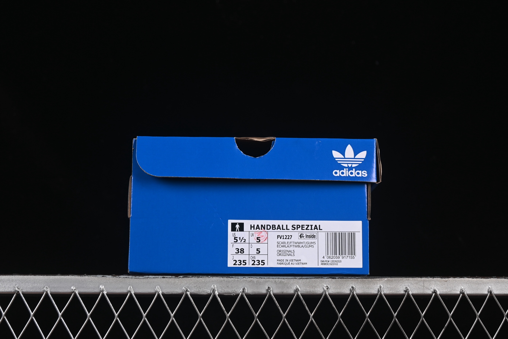💰200纯原
Adidas Handball Spezial FV1227 阿迪达斯经典复古休闲板鞋
#全鞋采用反毛皮制作 牛筋耐磨大底 承载青春情怀的板鞋 经典三条杠装饰鞋侧 品牌辨识度清晰
尺码:36 36.5 37 38 38.5 39 40 40.5 41 42 42.5 43 44 44.5 45 3.C3
