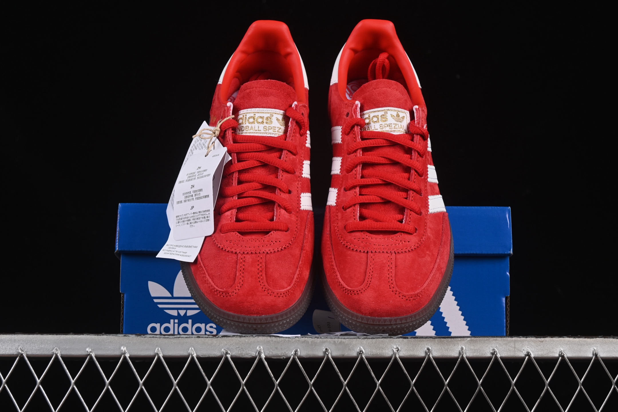 💰200纯原
Adidas Handball Spezial FV1227 阿迪达斯经典复古休闲板鞋
#全鞋采用反毛皮制作 牛筋耐磨大底 承载青春情怀的板鞋 经典三条杠装饰鞋侧 品牌辨识度清晰
尺码:36 36.5 37 38 38.5 39 40 40.5 41 42 42.5 43 44 44.5 45 3.C3