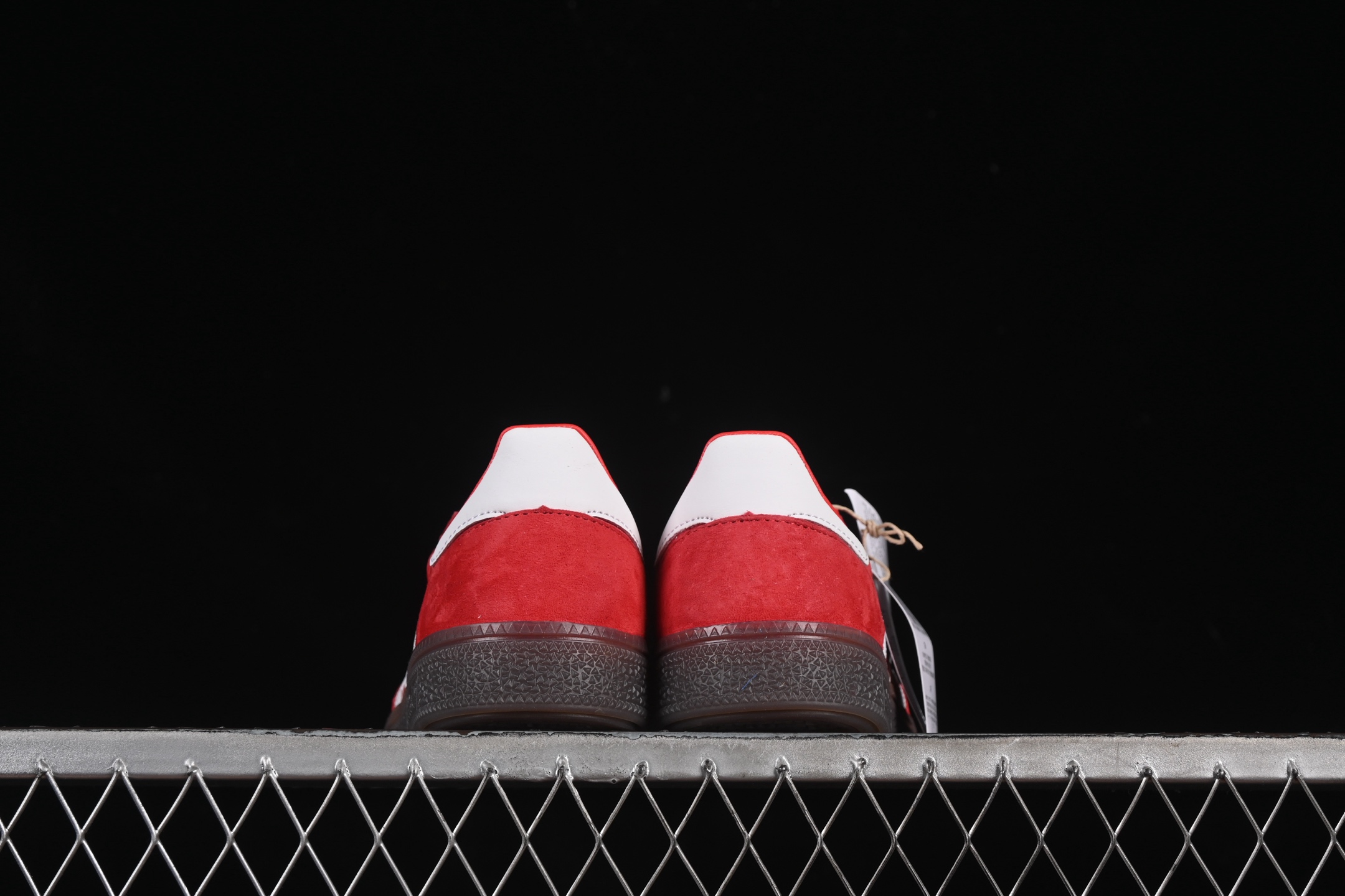 💰200纯原
Adidas Handball Spezial FV1227 阿迪达斯经典复古休闲板鞋
#全鞋采用反毛皮制作 牛筋耐磨大底 承载青春情怀的板鞋 经典三条杠装饰鞋侧 品牌辨识度清晰
尺码:36 36.5 37 38 38.5 39 40 40.5 41 42 42.5 43 44 44.5 45 3.C3