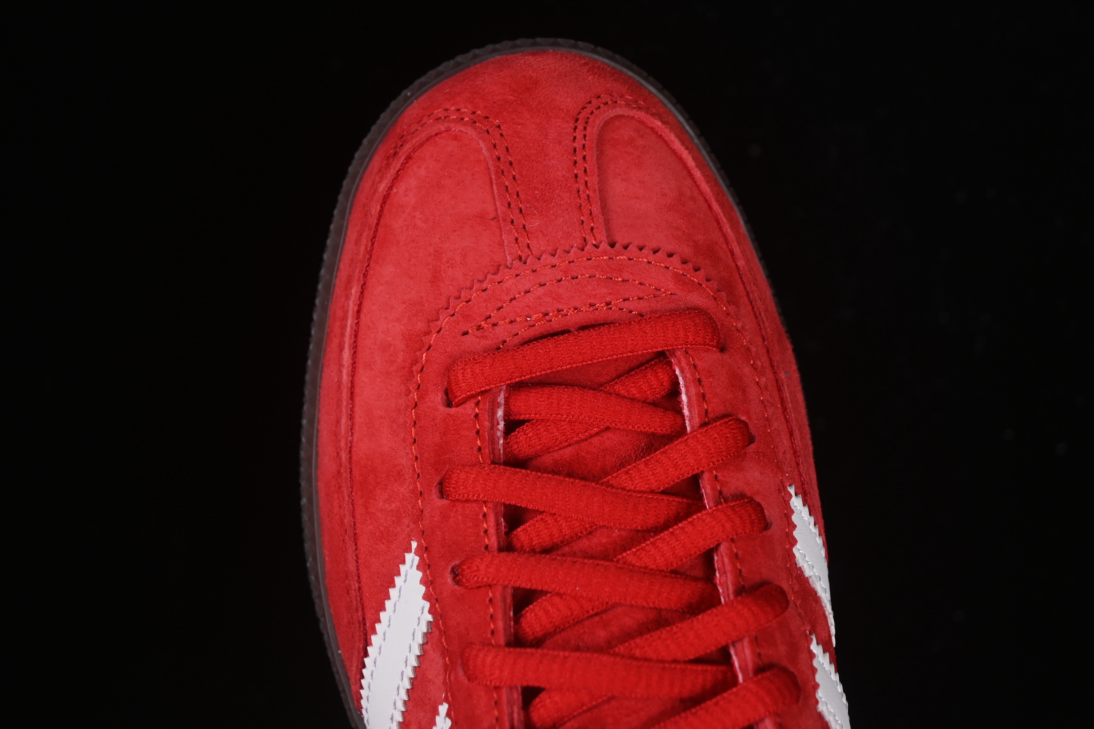 💰200纯原
Adidas Handball Spezial FV1227 阿迪达斯经典复古休闲板鞋
#全鞋采用反毛皮制作 牛筋耐磨大底 承载青春情怀的板鞋 经典三条杠装饰鞋侧 品牌辨识度清晰
尺码:36 36.5 37 38 38.5 39 40 40.5 41 42 42.5 43 44 44.5 45 3.C3