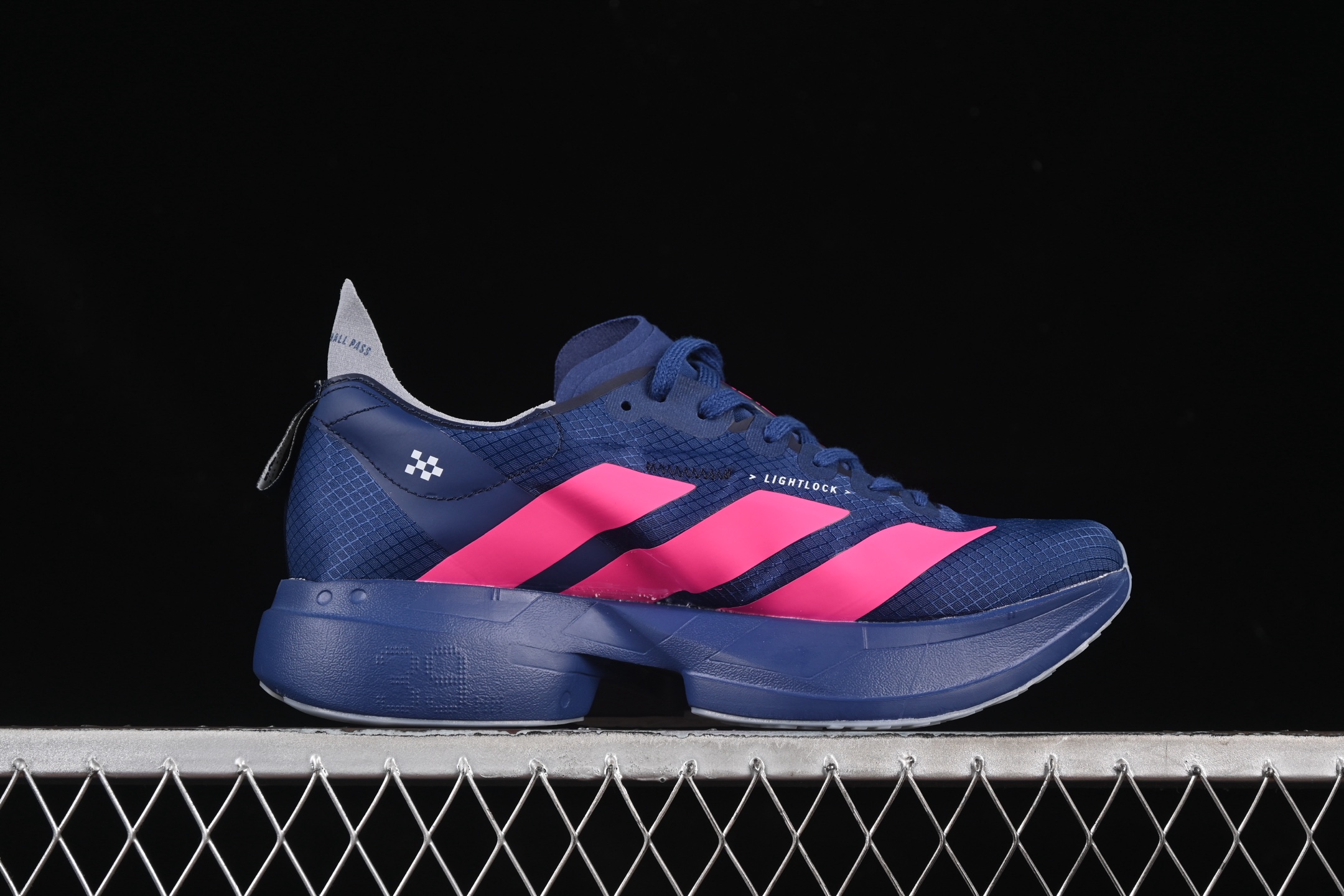 💰240纯原
Adidas Adizero Adios 4 M JR1228 阿迪透气轻盈低帮跑步鞋
尺码：36 36.5 37 38 38.5 39 40 40.5 41 42 42.5 43 44 44.5 45 46 7+C3