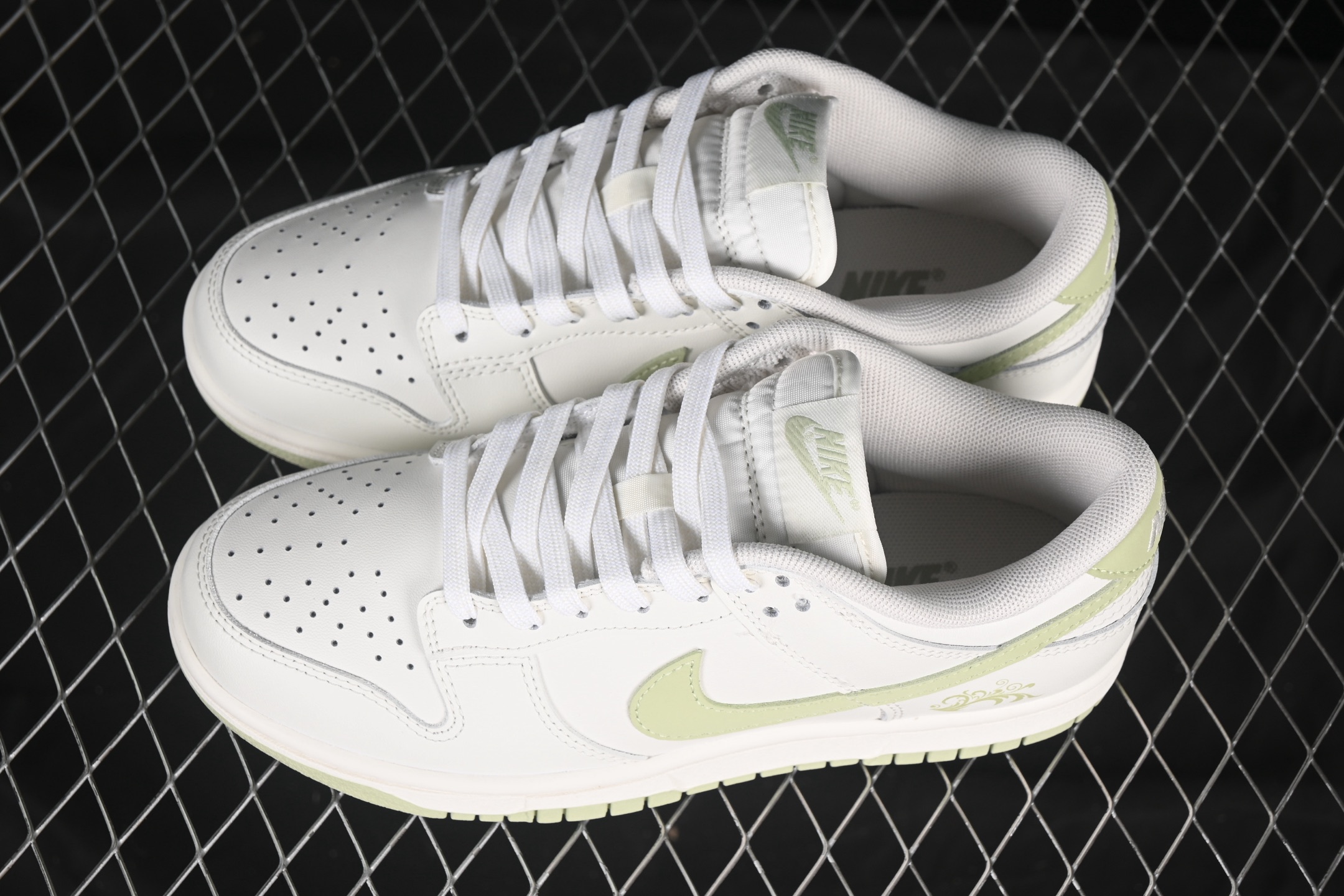 💰260公司级💰360纯原
Nike SB Dunk Low 森林城市 周年高端定制 低帮休闲板鞋 WG0212-018
#定制鞋盒 超高清洁度 皮料切割干净无任何毛边 细节完美
尺码:35.5 36 36.5 37.5 38 36.5 39 40 9.E5