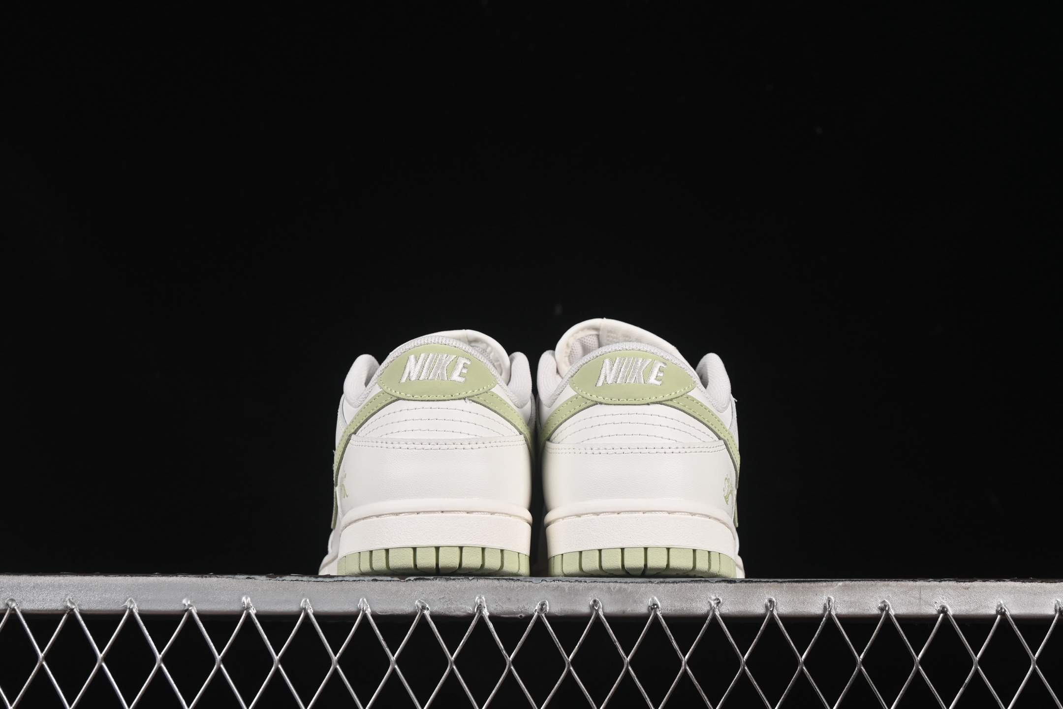 💰260公司级💰360纯原
Nike SB Dunk Low 森林城市 周年高端定制 低帮休闲板鞋 WG0212-018
#定制鞋盒 超高清洁度 皮料切割干净无任何毛边 细节完美
尺码:35.5 36 36.5 37.5 38 36.5 39 40 9.E5