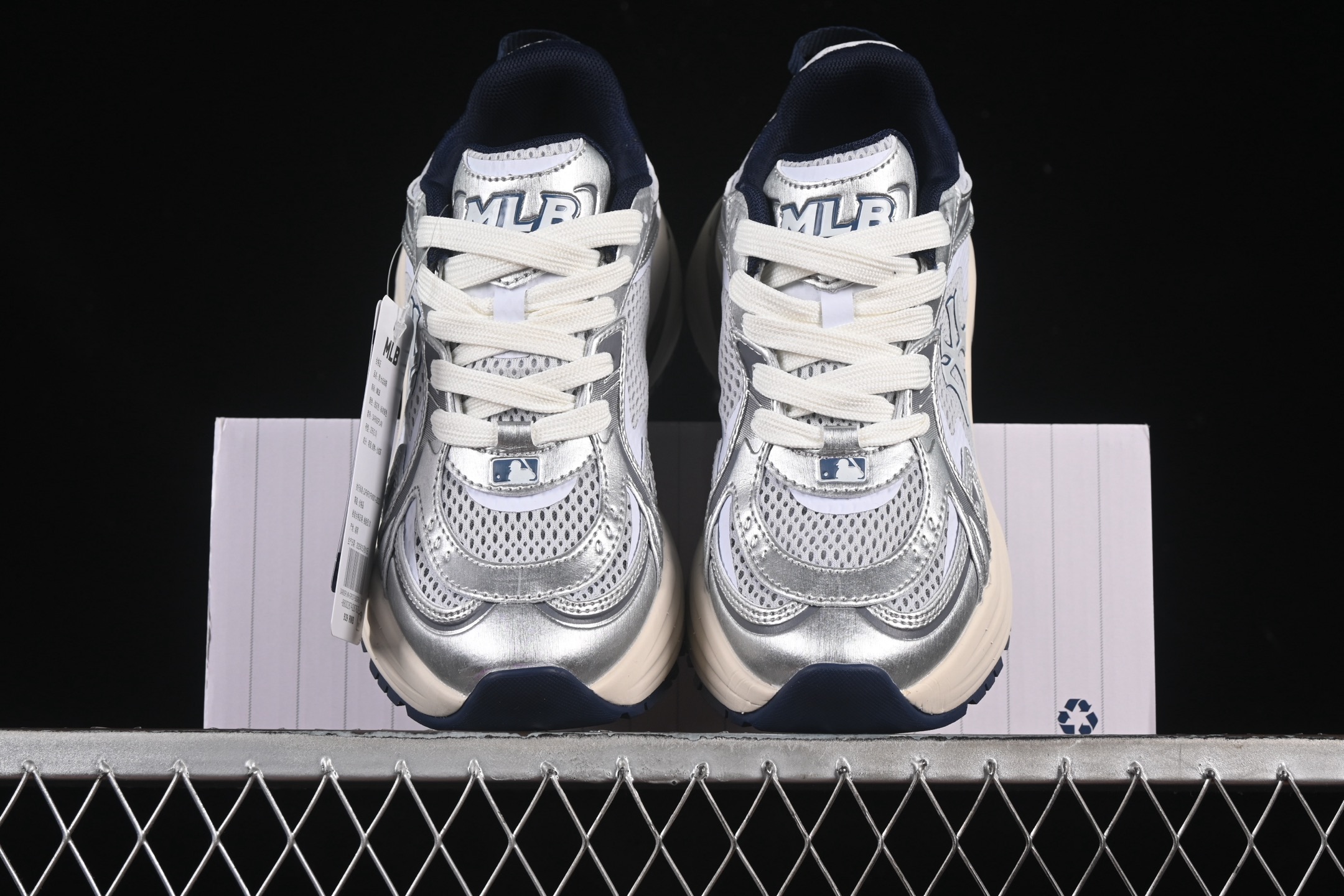 💰240纯原
 NY MLB Chunky Curve Runner Monogram 纽约洋基队 厚底休闲跑鞋 3ARNSPL4N50GRL
尺码：35 36 36.5 37.5 38 38.5 39 40 40.5 41 42 42.5 43 44 44.5 45 FYC3