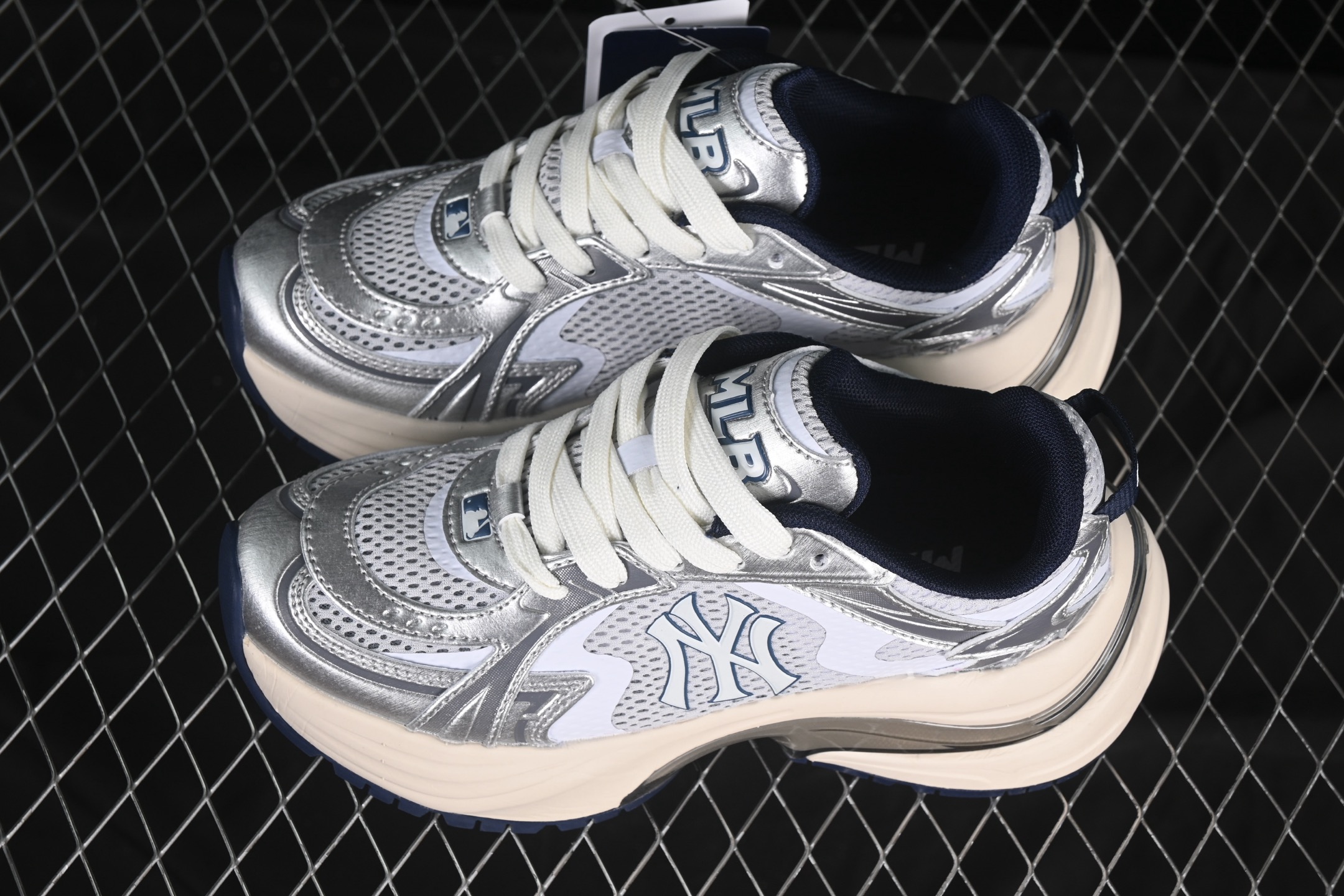 💰240纯原
 NY MLB Chunky Curve Runner Monogram 纽约洋基队 厚底休闲跑鞋 3ARNSPL4N50GRL
尺码：35 36 36.5 37.5 38 38.5 39 40 40.5 41 42 42.5 43 44 44.5 45 FYC3
