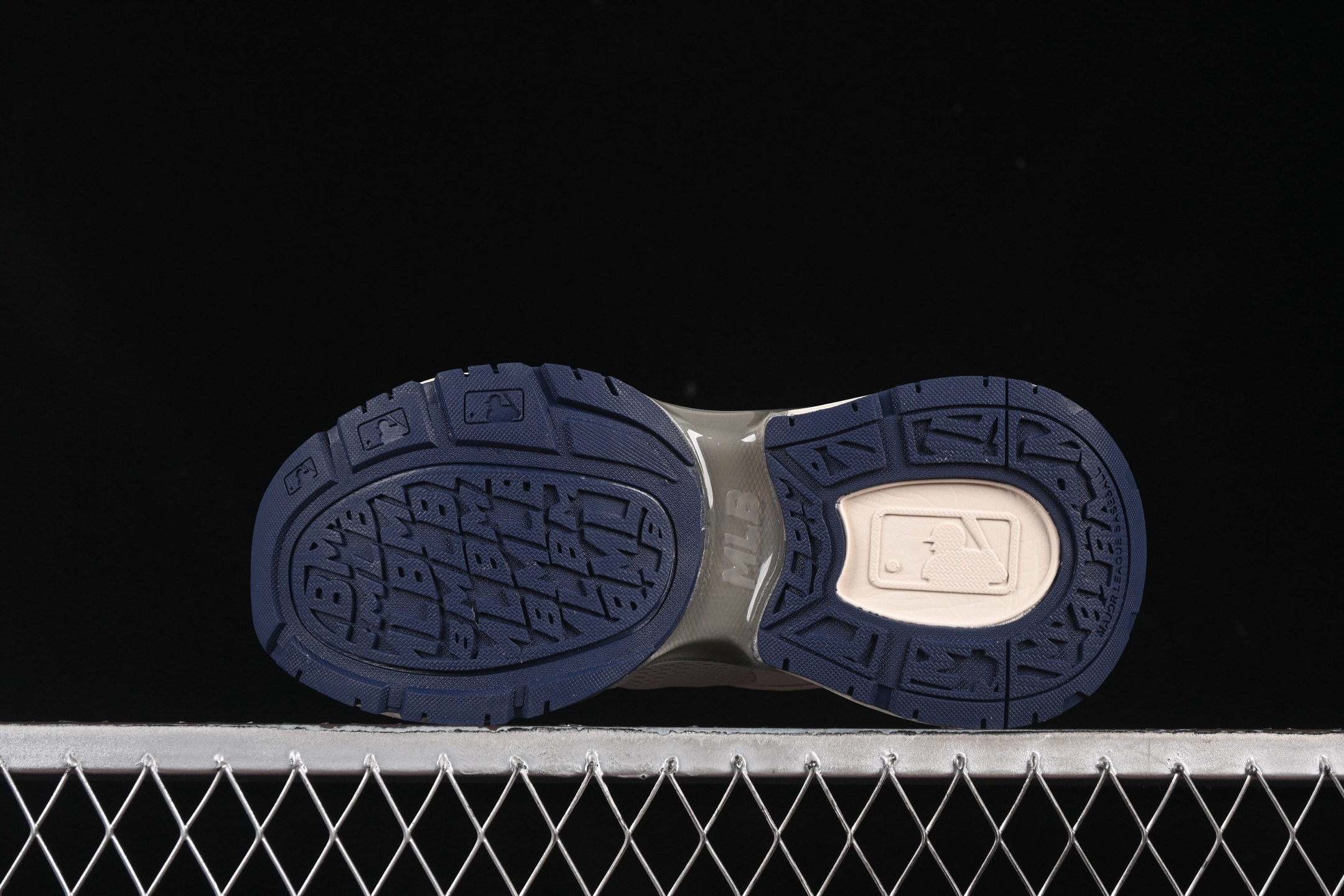 💰240纯原
 NY MLB Chunky Curve Runner Monogram 纽约洋基队 厚底休闲跑鞋 3ARNSPL4N50GRL
尺码：35 36 36.5 37.5 38 38.5 39 40 40.5 41 42 42.5 43 44 44.5 45 FYC3