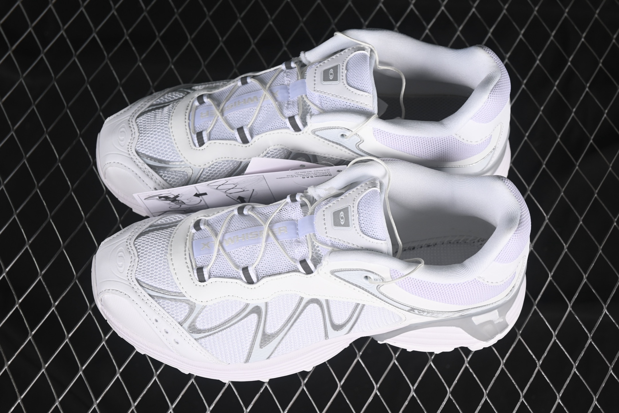 💰340纯原
Salomon XT-Whisper 萨洛蒙 探索者系列户外越野跑鞋 477619-22
#鞋面采用SENSIFIT贴合技术 全方位贴合包裹脚型 鞋跟部鞋底牵引设计 提供强大的抓地性能 更适应野外崎岖不平的道路 其3D ADVANCED CHASSIS底盘 材料轻量大化 钉齿设计更具稳定性、防护性 鞋底易磨损区运用CONTAGRIP高耐磨材料 应对城市硬质路面长距离跑考验
尺码:36 36.5 37 38 38.5 39 40 40.5 41 42 42.5 43 44 44.5 45 46.5 HCD4