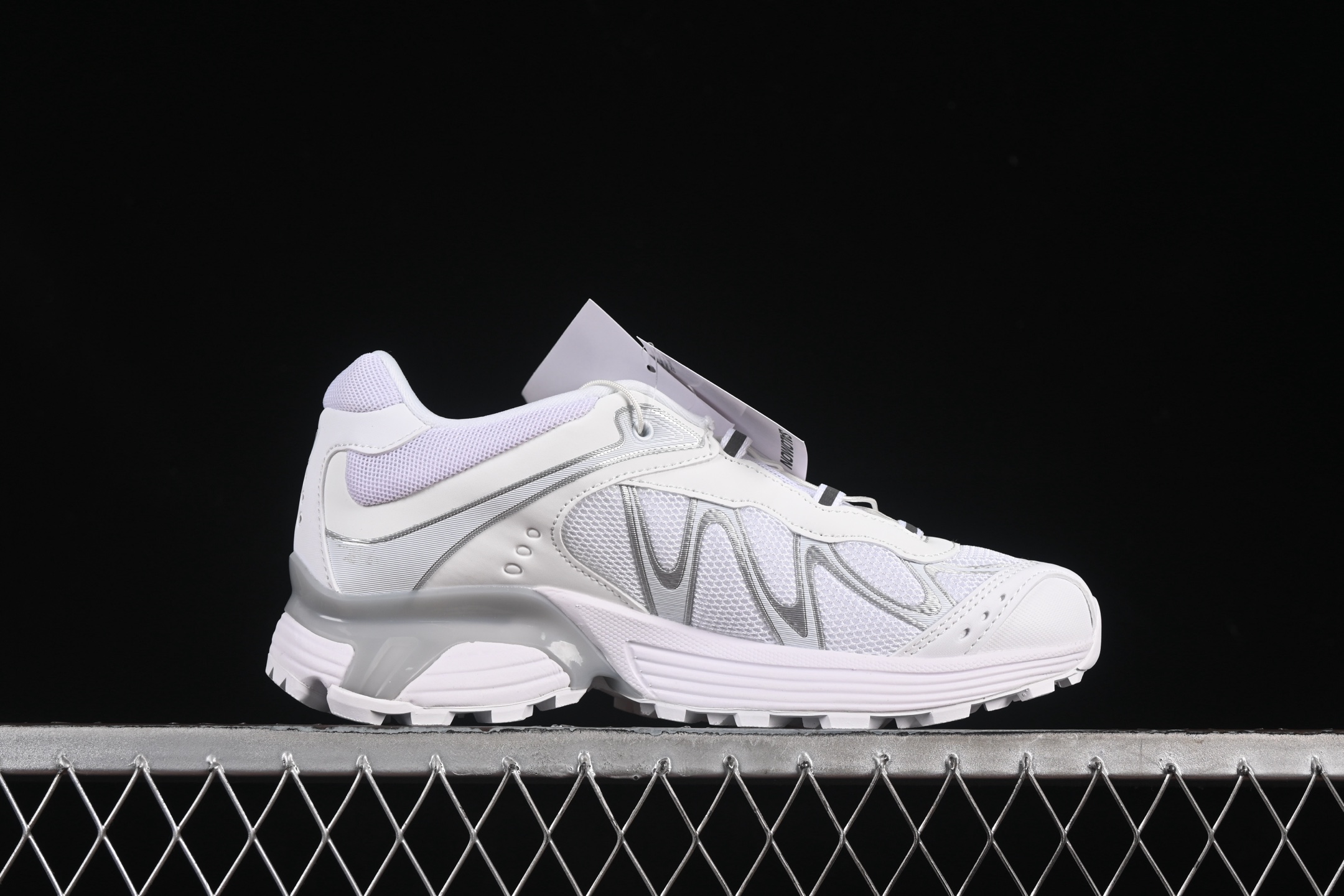 💰340纯原
Salomon XT-Whisper 萨洛蒙 探索者系列户外越野跑鞋 477619-22
#鞋面采用SENSIFIT贴合技术 全方位贴合包裹脚型 鞋跟部鞋底牵引设计 提供强大的抓地性能 更适应野外崎岖不平的道路 其3D ADVANCED CHASSIS底盘 材料轻量大化 钉齿设计更具稳定性、防护性 鞋底易磨损区运用CONTAGRIP高耐磨材料 应对城市硬质路面长距离跑考验
尺码:36 36.5 37 38 38.5 39 40 40.5 41 42 42.5 43 44 44.5 45 46.5 HCD4