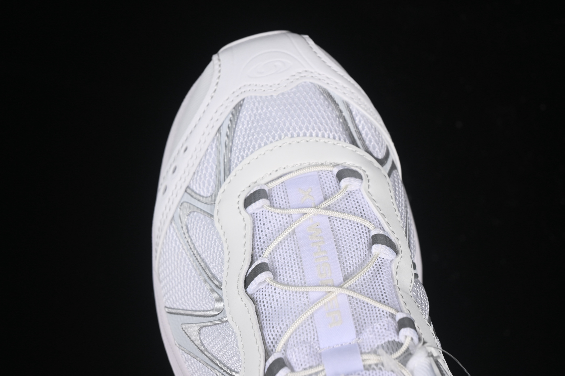 💰340纯原
Salomon XT-Whisper 萨洛蒙 探索者系列户外越野跑鞋 477619-22
#鞋面采用SENSIFIT贴合技术 全方位贴合包裹脚型 鞋跟部鞋底牵引设计 提供强大的抓地性能 更适应野外崎岖不平的道路 其3D ADVANCED CHASSIS底盘 材料轻量大化 钉齿设计更具稳定性、防护性 鞋底易磨损区运用CONTAGRIP高耐磨材料 应对城市硬质路面长距离跑考验
尺码:36 36.5 37 38 38.5 39 40 40.5 41 42 42.5 43 44 44.5 45 46.5 HCD4