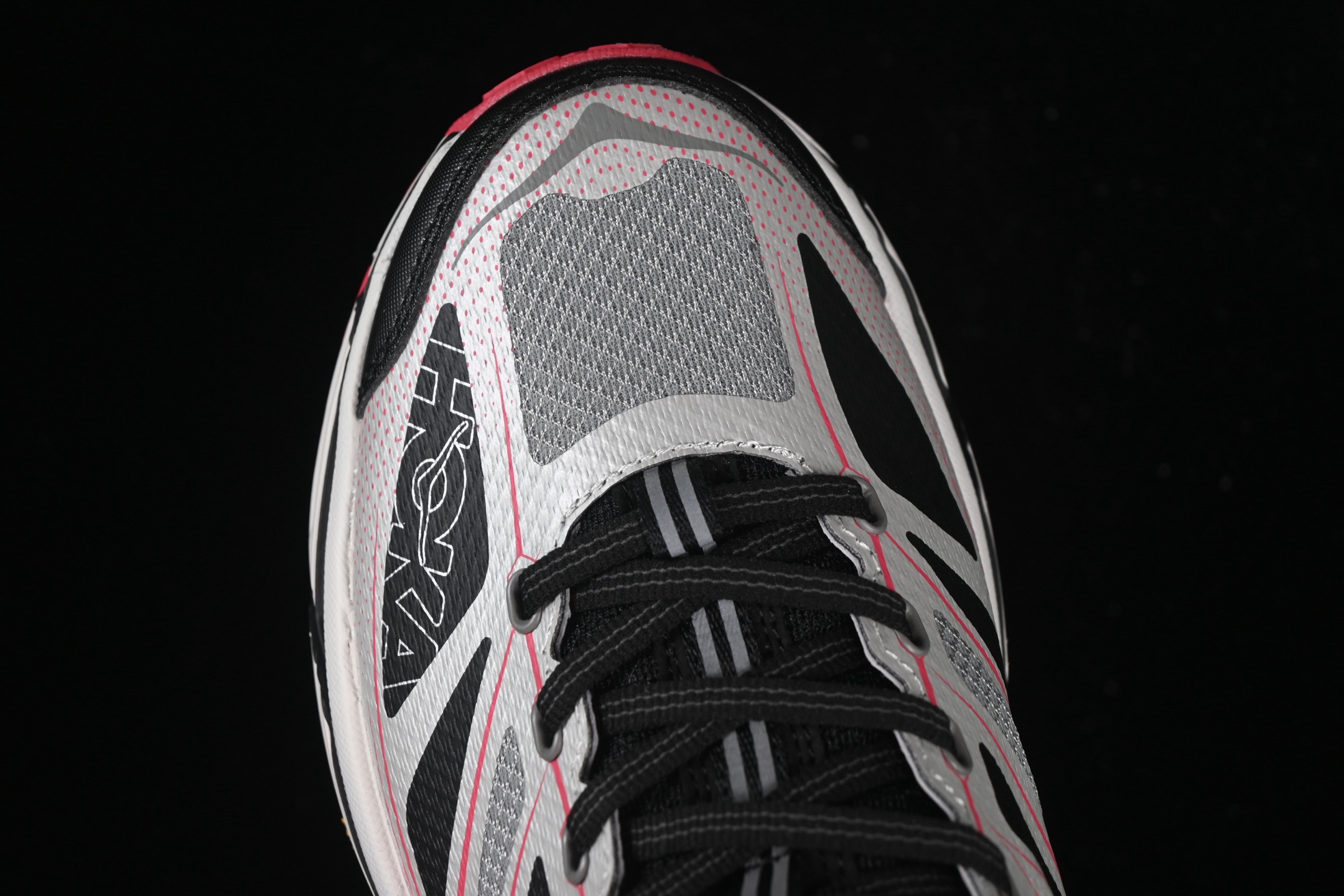 💰220纯原
Hoka Mafate Speed 2 马法特二代超轻厚底轻量山地跑步鞋 1126851 GTCG
#轻量化材料Fresh Foam。超轻量中底全部用料过3C认证! 滚动平衡科技减少33%能量消耗 !第二代Mafate更是延续精髓设计,并调整了整体的鞋型,修身的鞋型,更加灵巧的感觉一下子来了。外底韧弹感十足的EVA泡绵,结合Vibram橡胶大底,性能稳定输出,无论是平时穿着还是在潮湿的梅雨季节跑步,都是非常优秀的搭配。
尺码:36 36.5 37 38 38.5 39 40 40.5 41 42 42.5 43 44 45 N.D4