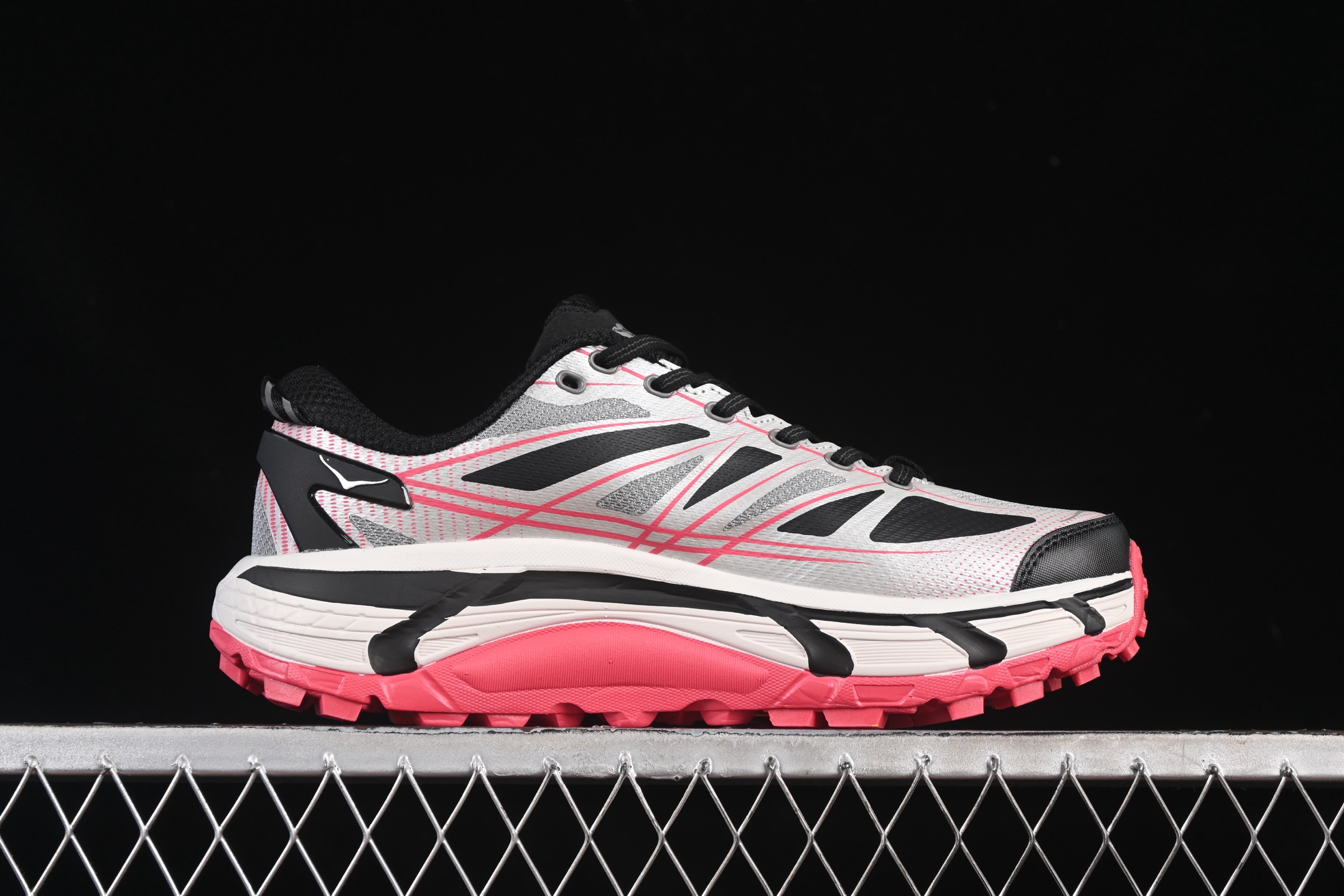 💰220纯原
Hoka Mafate Speed 2 马法特二代超轻厚底轻量山地跑步鞋 1126851 GTCG
#轻量化材料Fresh Foam。超轻量中底全部用料过3C认证! 滚动平衡科技减少33%能量消耗 !第二代Mafate更是延续精髓设计,并调整了整体的鞋型,修身的鞋型,更加灵巧的感觉一下子来了。外底韧弹感十足的EVA泡绵,结合Vibram橡胶大底,性能稳定输出,无论是平时穿着还是在潮湿的梅雨季节跑步,都是非常优秀的搭配。
尺码:36 36.5 37 38 38.5 39 40 40.5 41 42 42.5 43 44 45 N.D4