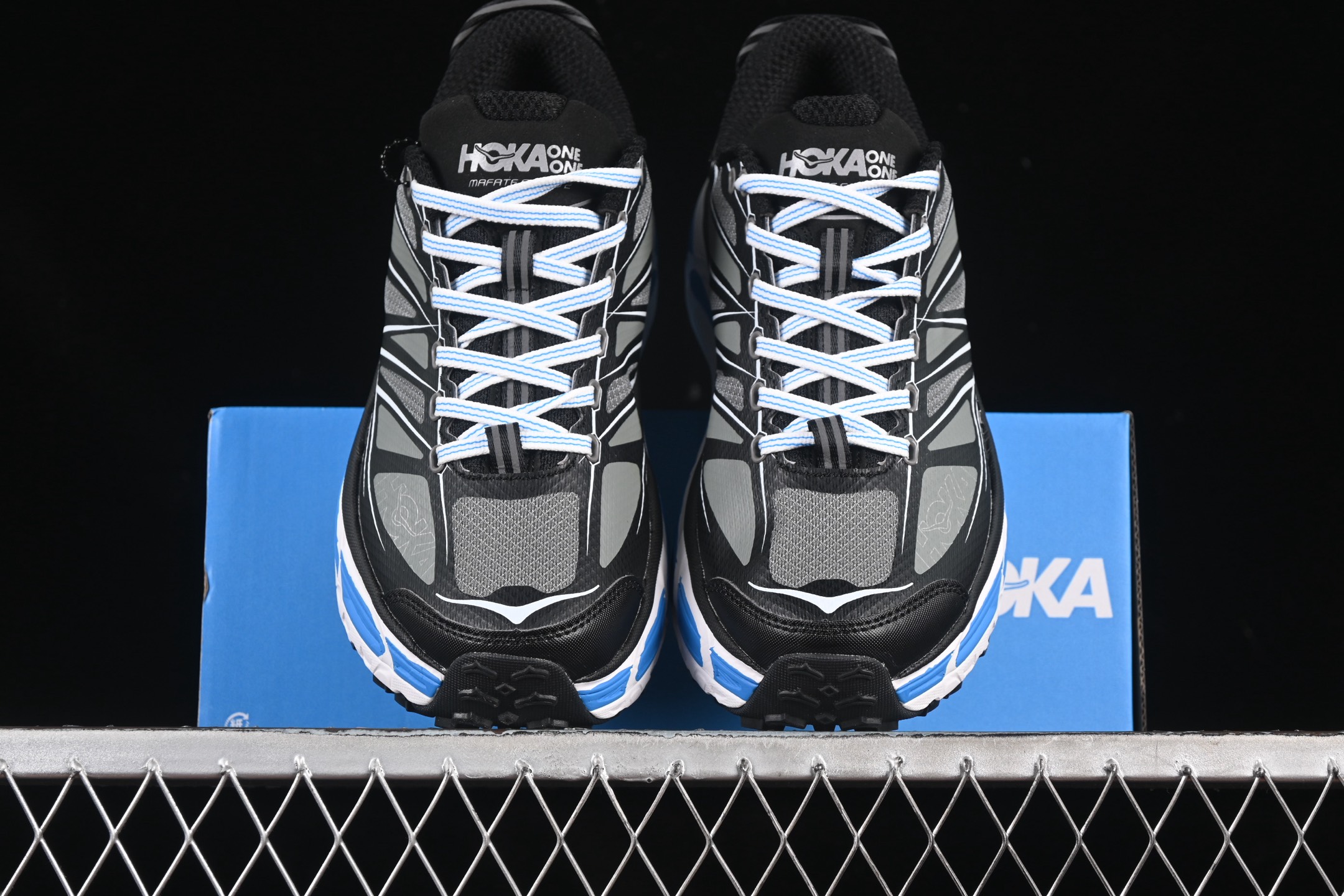 💰220纯原
Hoka Mafate Speed 2 马法特二代超轻厚底轻量山地跑步鞋 1126851 BWHT
#轻量化材料Fresh Foam。超轻量中底全部用料过3C认证! 滚动平衡科技减少33%能量消耗 !第二代Mafate更是延续精髓设计,并调整了整体的鞋型,修身的鞋型,更加灵巧的感觉一下子来了。外底韧弹感十足的EVA泡绵,结合Vibram橡胶大底,性能稳定输出,无论是平时穿着还是在潮湿的梅雨季节跑步,都是非常优秀的搭配。
尺码:36 36.5 37 38 38.5 39 40 40.5 41 42 42.5 43 44 45 N.D4