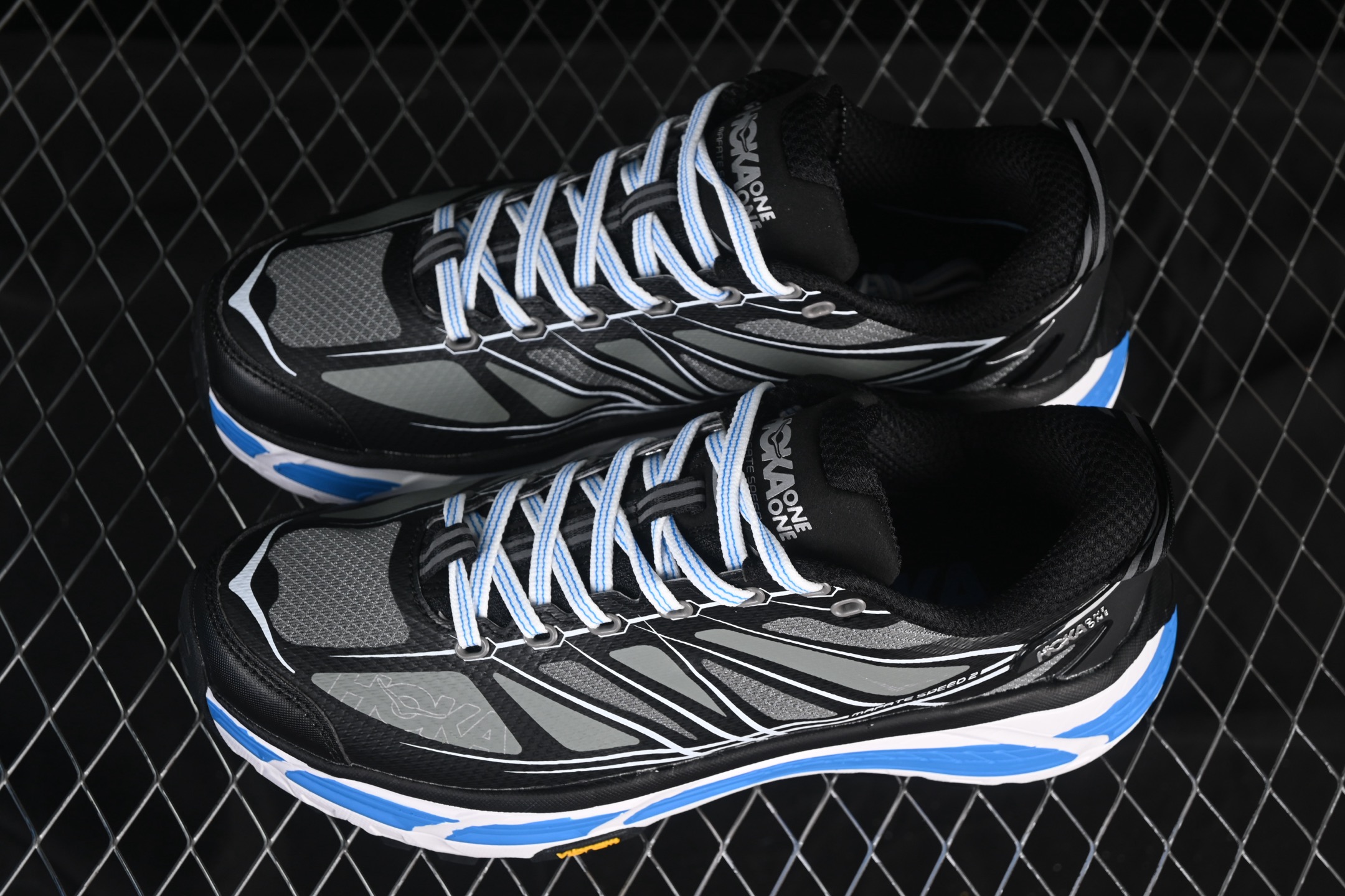 💰220纯原
Hoka Mafate Speed 2 马法特二代超轻厚底轻量山地跑步鞋 1126851 BWHT
#轻量化材料Fresh Foam。超轻量中底全部用料过3C认证! 滚动平衡科技减少33%能量消耗 !第二代Mafate更是延续精髓设计,并调整了整体的鞋型,修身的鞋型,更加灵巧的感觉一下子来了。外底韧弹感十足的EVA泡绵,结合Vibram橡胶大底,性能稳定输出,无论是平时穿着还是在潮湿的梅雨季节跑步,都是非常优秀的搭配。
尺码:36 36.5 37 38 38.5 39 40 40.5 41 42 42.5 43 44 45 N.D4