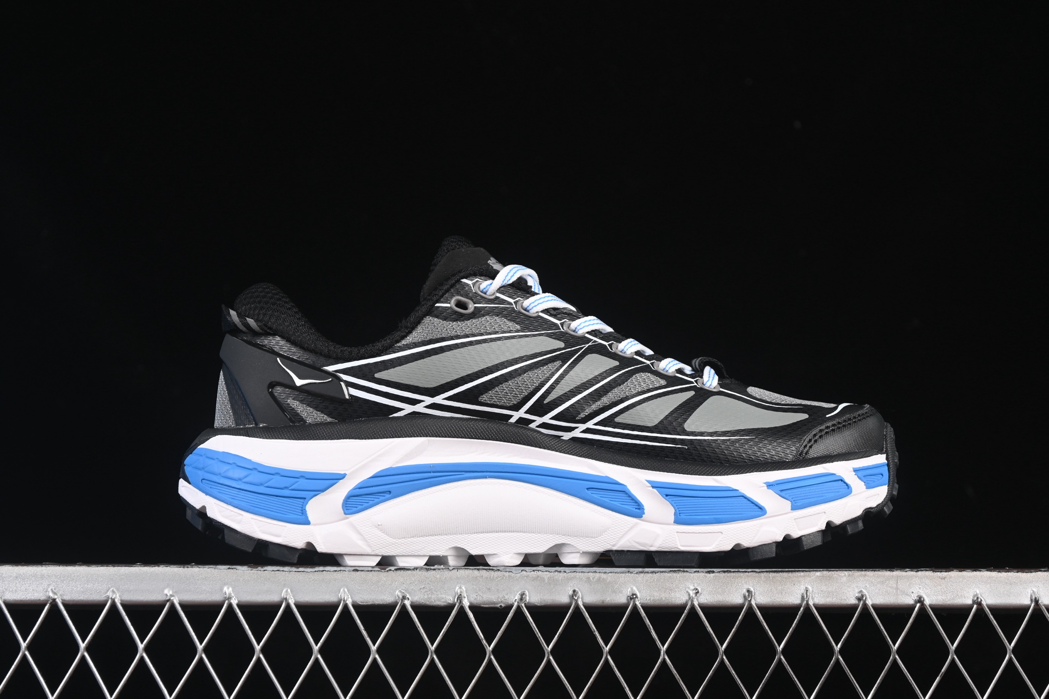 💰220纯原
Hoka Mafate Speed 2 马法特二代超轻厚底轻量山地跑步鞋 1126851 BWHT
#轻量化材料Fresh Foam。超轻量中底全部用料过3C认证! 滚动平衡科技减少33%能量消耗 !第二代Mafate更是延续精髓设计,并调整了整体的鞋型,修身的鞋型,更加灵巧的感觉一下子来了。外底韧弹感十足的EVA泡绵,结合Vibram橡胶大底,性能稳定输出,无论是平时穿着还是在潮湿的梅雨季节跑步,都是非常优秀的搭配。
尺码:36 36.5 37 38 38.5 39 40 40.5 41 42 42.5 43 44 45 N.D4