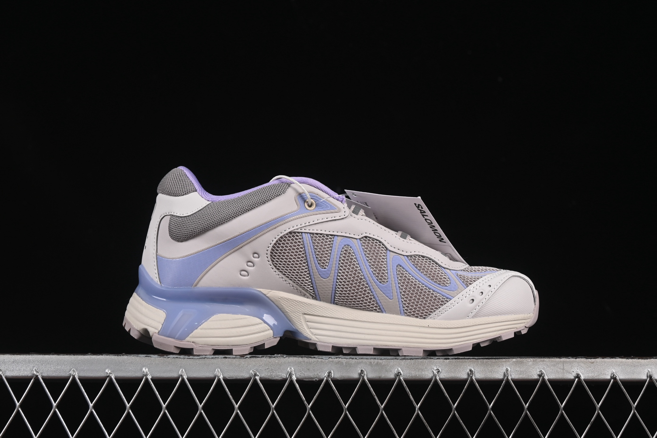 💰340纯原
Salomon XT-Whisper 萨洛蒙 探索者系列户外越野跑鞋 477614-22
#鞋面采用SENSIFIT贴合技术 全方位贴合包裹脚型 鞋跟部鞋底牵引设计 提供强大的抓地性能 更适应野外崎岖不平的道路 其3D ADVANCED CHASSIS底盘 材料轻量大化 钉齿设计更具稳定性、防护性 鞋底易磨损区运用CONTAGRIP高耐磨材料 应对城市硬质路面长距离跑考验
尺码:36 36.5 37 38 38.5 39 40 40.5 41 42 42.5 43 44 44.5 45 46.5 HCD4