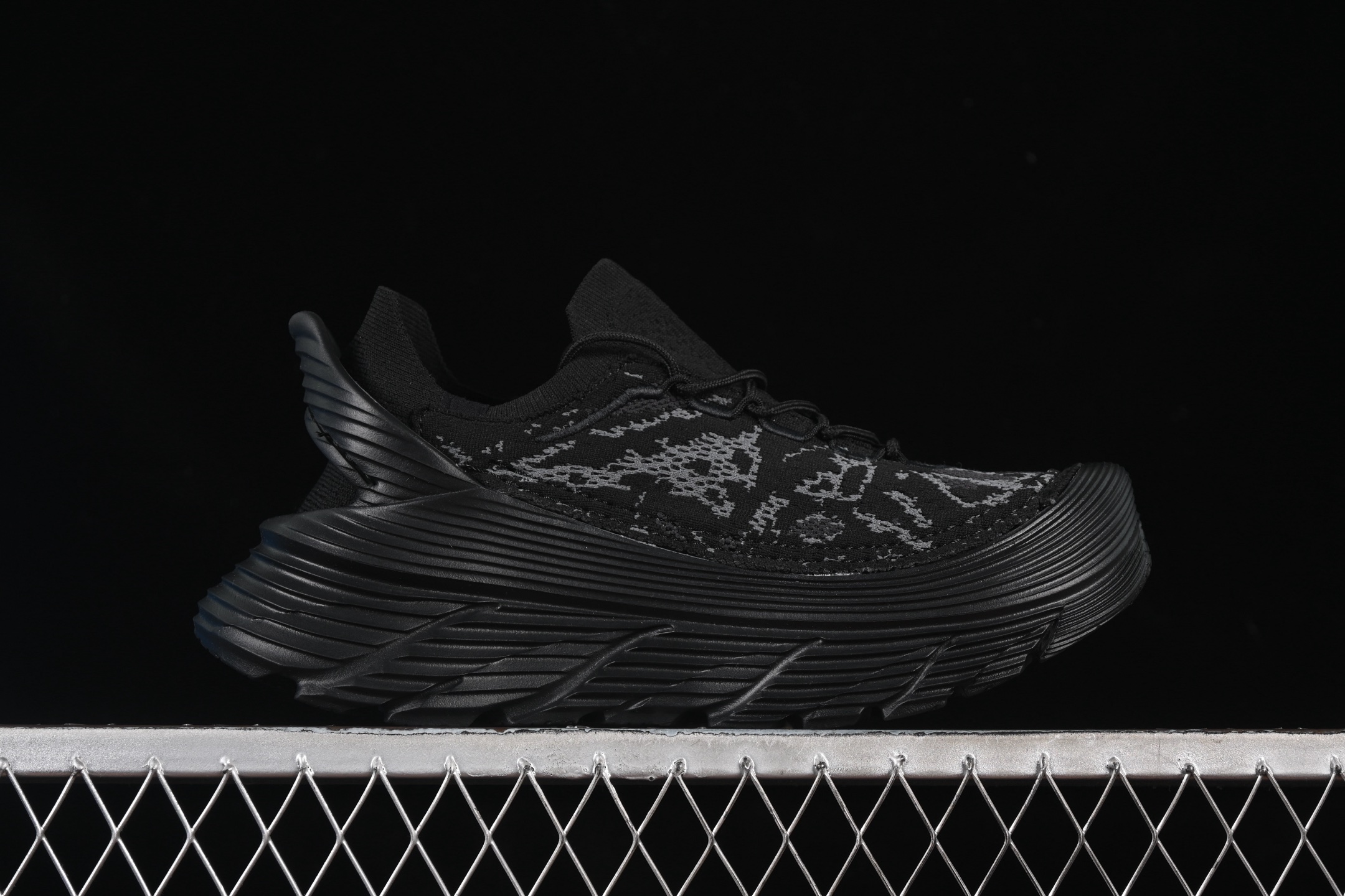 💰240纯原
HOKA ONE ONE Restore Tc 经典百搭舒适减震防滑低帮跑鞋 1169150 CRBN
#鞋款特别研发使用性能独特的几何形跑鞋中底,鞋底更厚、更高、回弹性也更好,除了卓越的缓冲性能,它还能为各种阶段的跑者带来更具动感、更加稳定的跑步体验。
尺码:36 36.5 37 38 38.5 39 40 40.5 41 42 42.5 43 44 45 X.D4